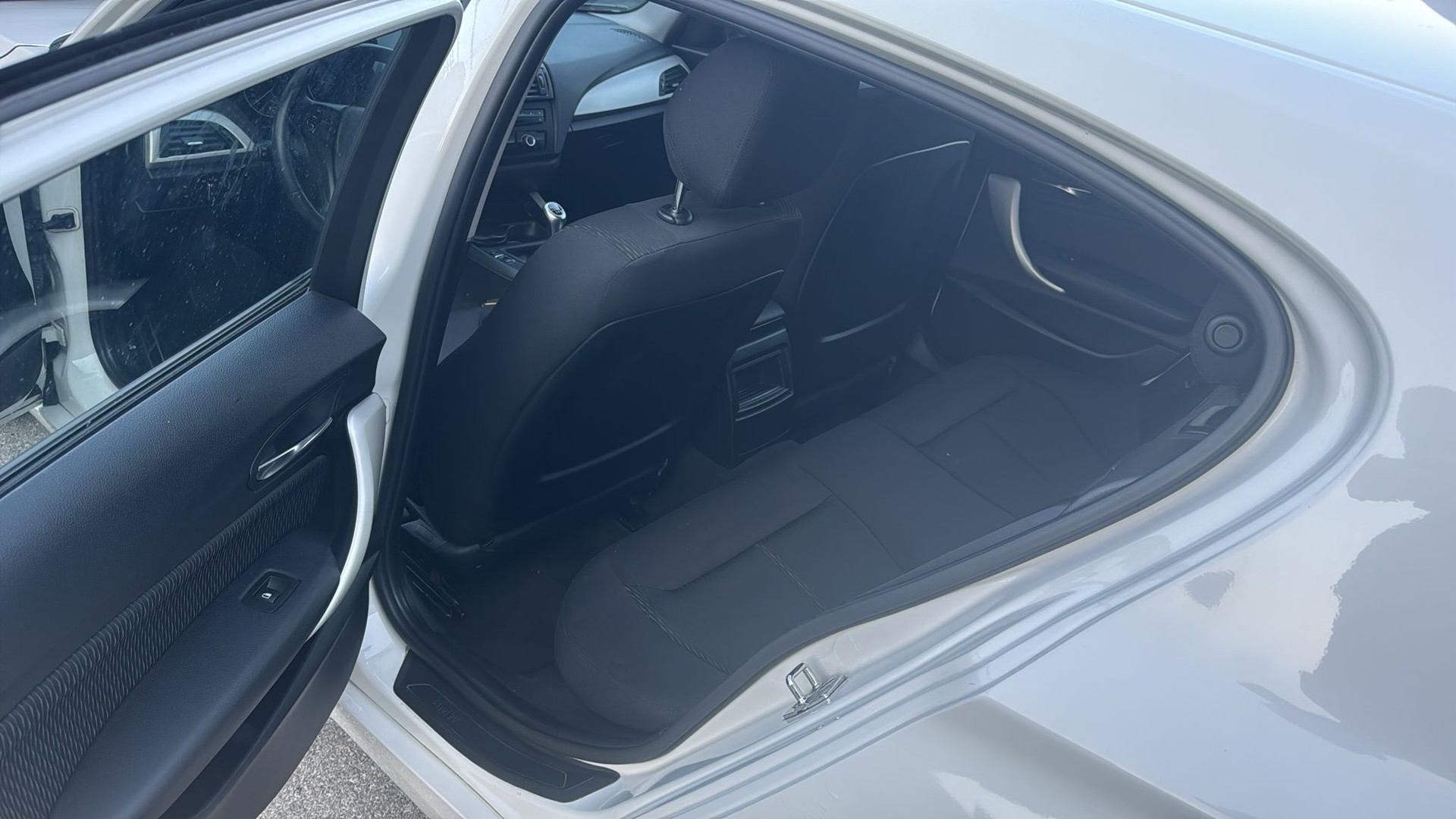 BMW 118d-image-6