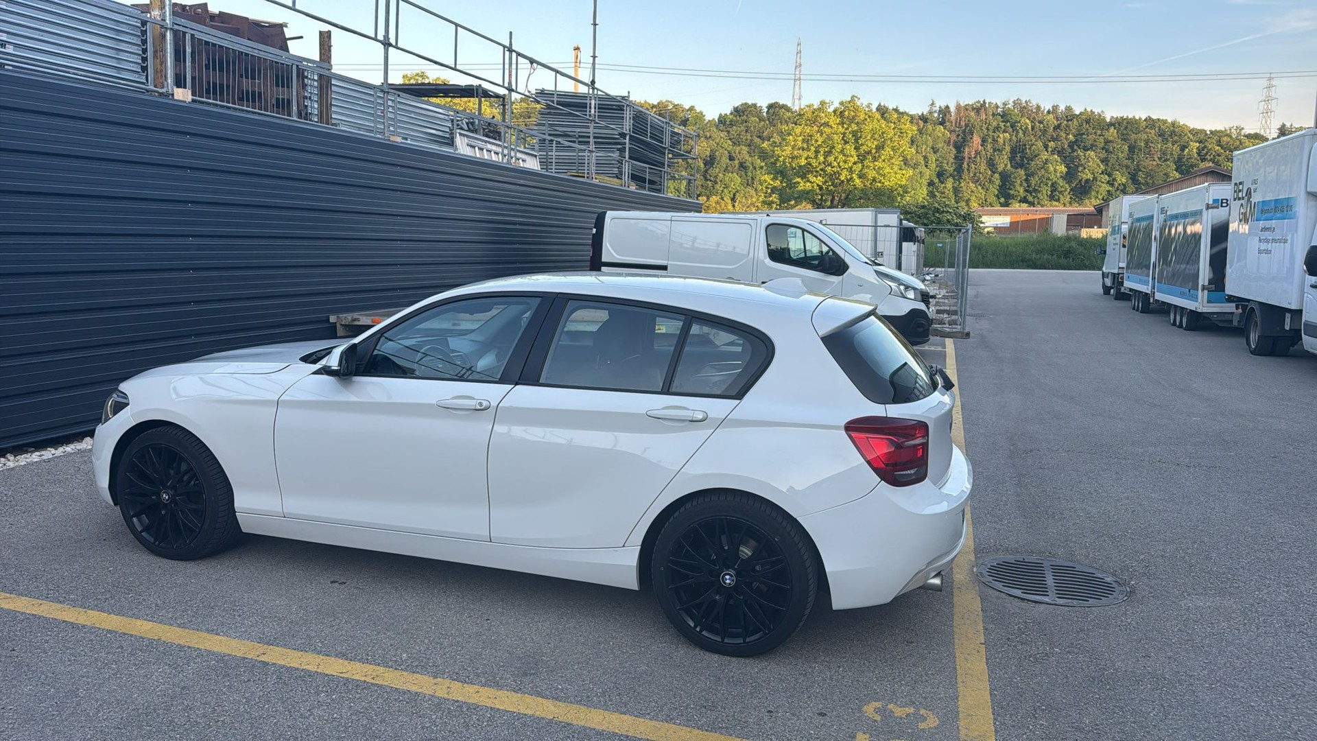 BMW 118d-image-1