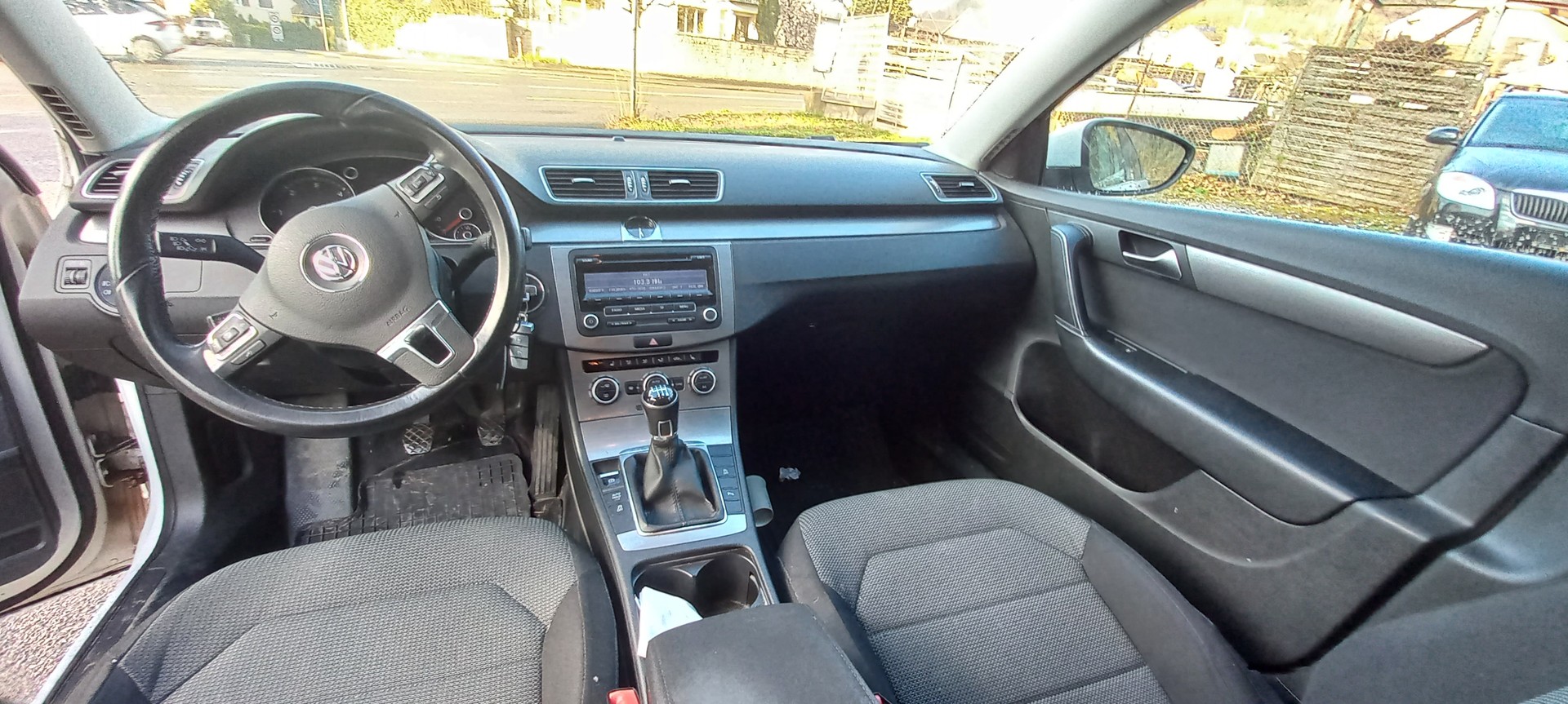 VW Passat Variant 2.0 TDI BMT Trendline-image-8