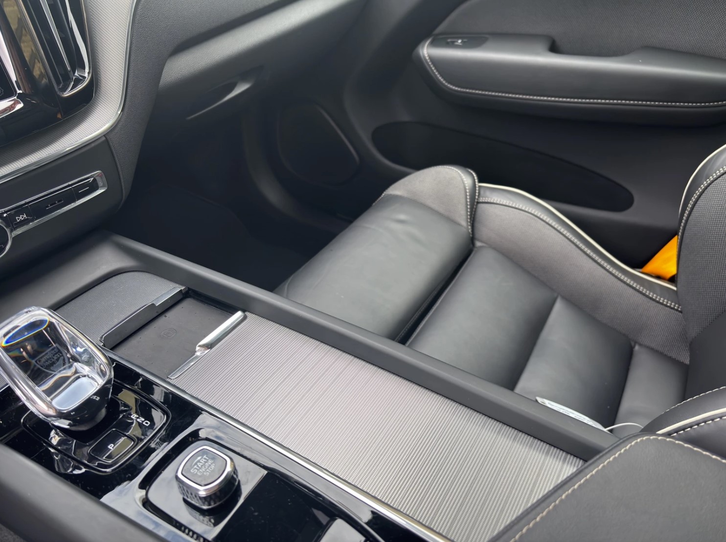 VOLVO XC60 2.0 T8 TE Polestar eAWD-image-9