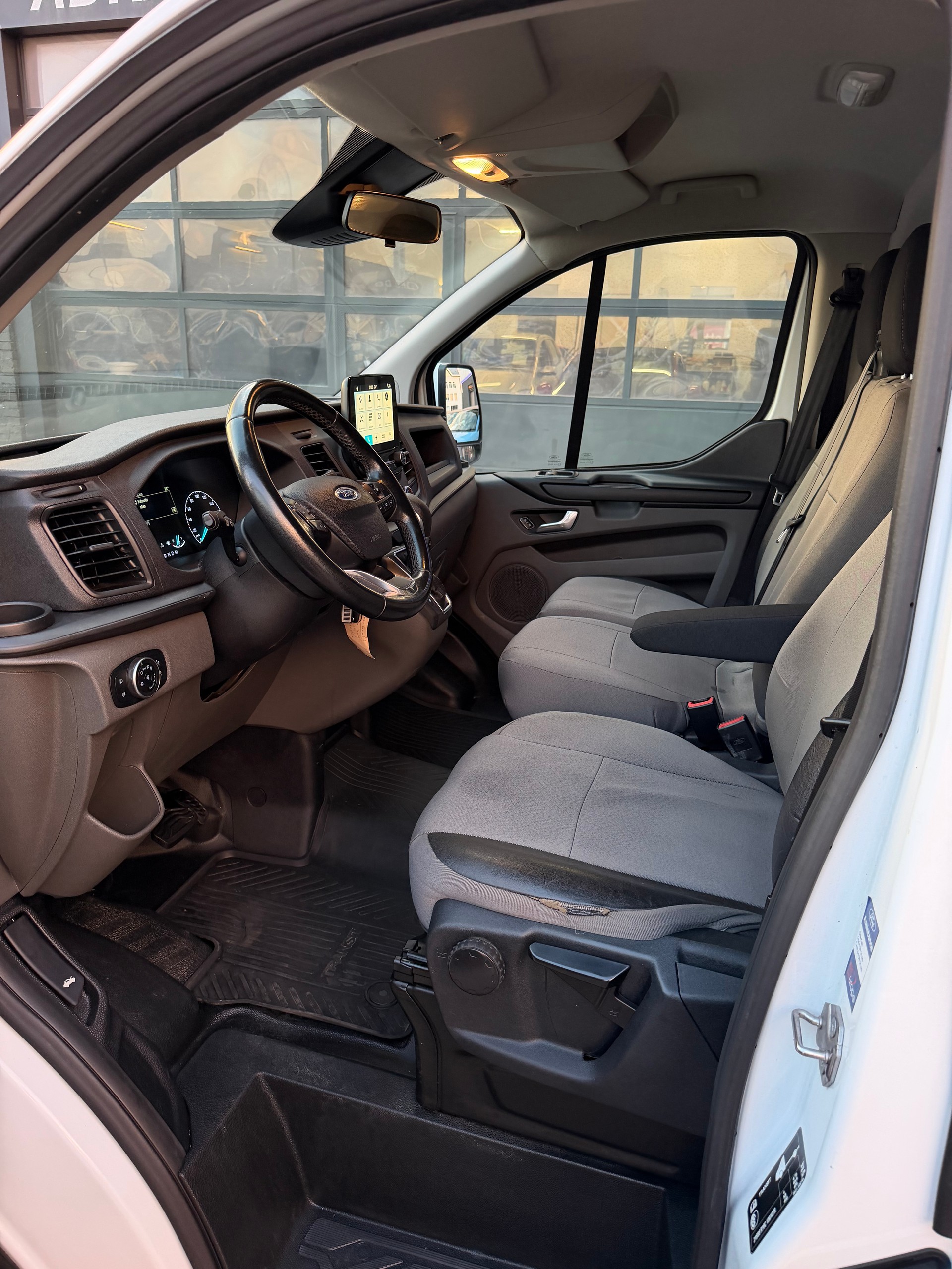 FORD Transit Custom Van 340 L2H1 Trend A-image-9