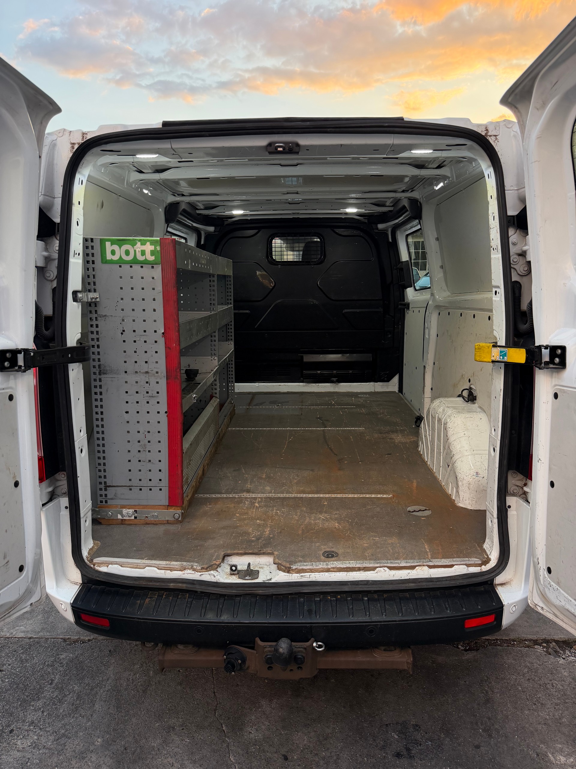 FORD Transit Custom Van 340 L2H1 Trend A-image-22