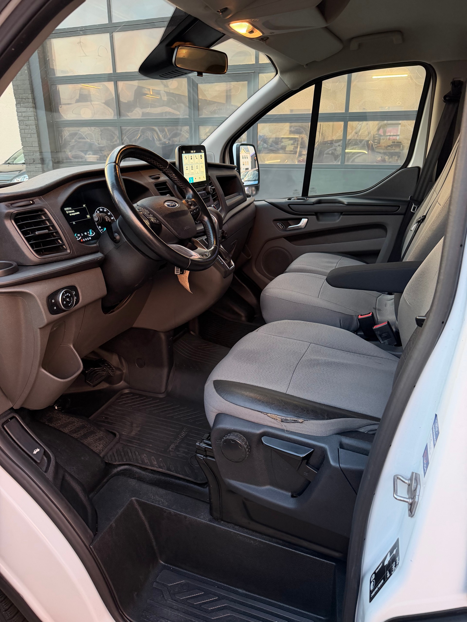 FORD Transit Custom Van 340 L2H1 Trend A-image-10