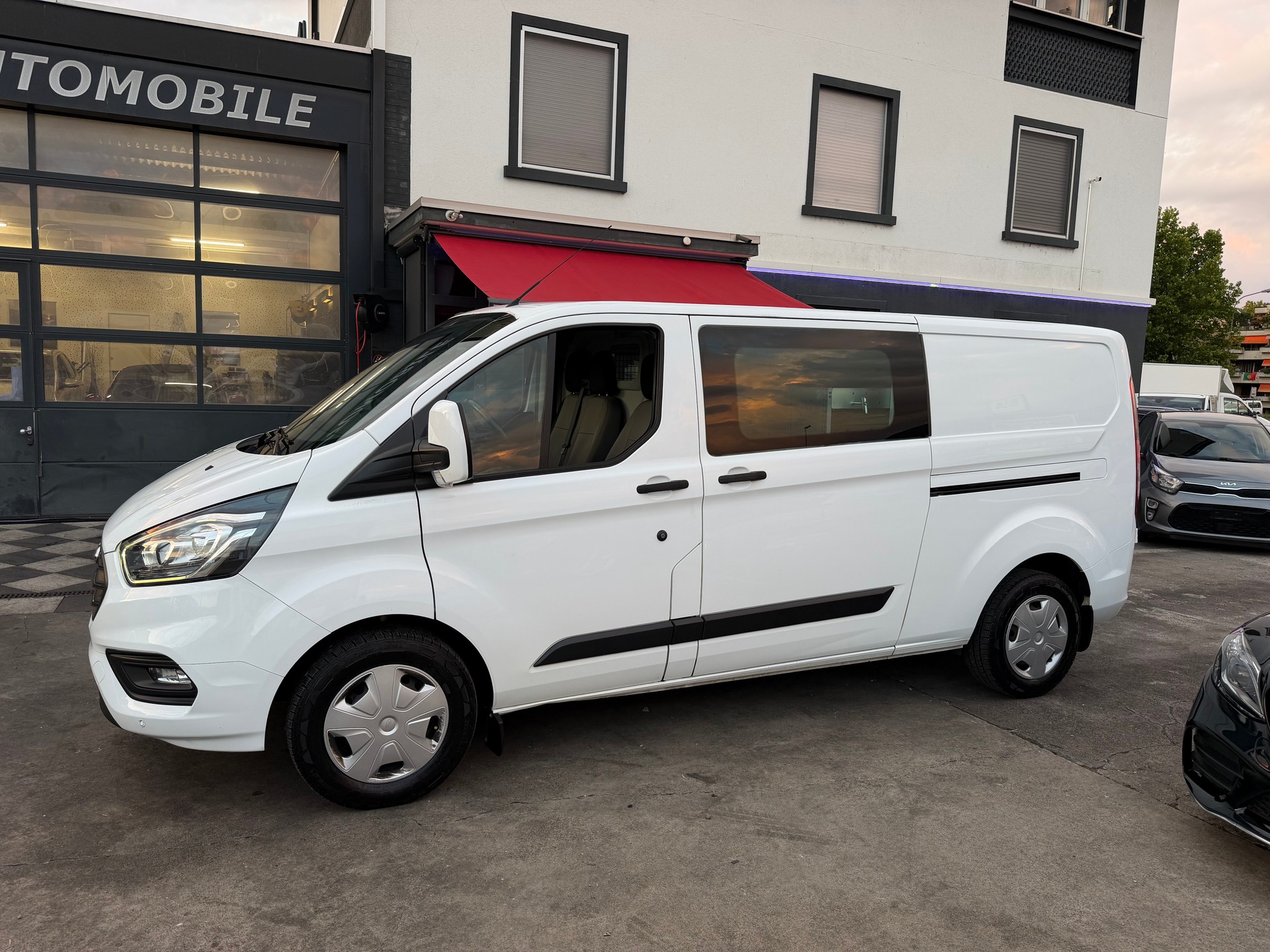FORD Transit Custom Van 340 L2H1 Trend A-image-4