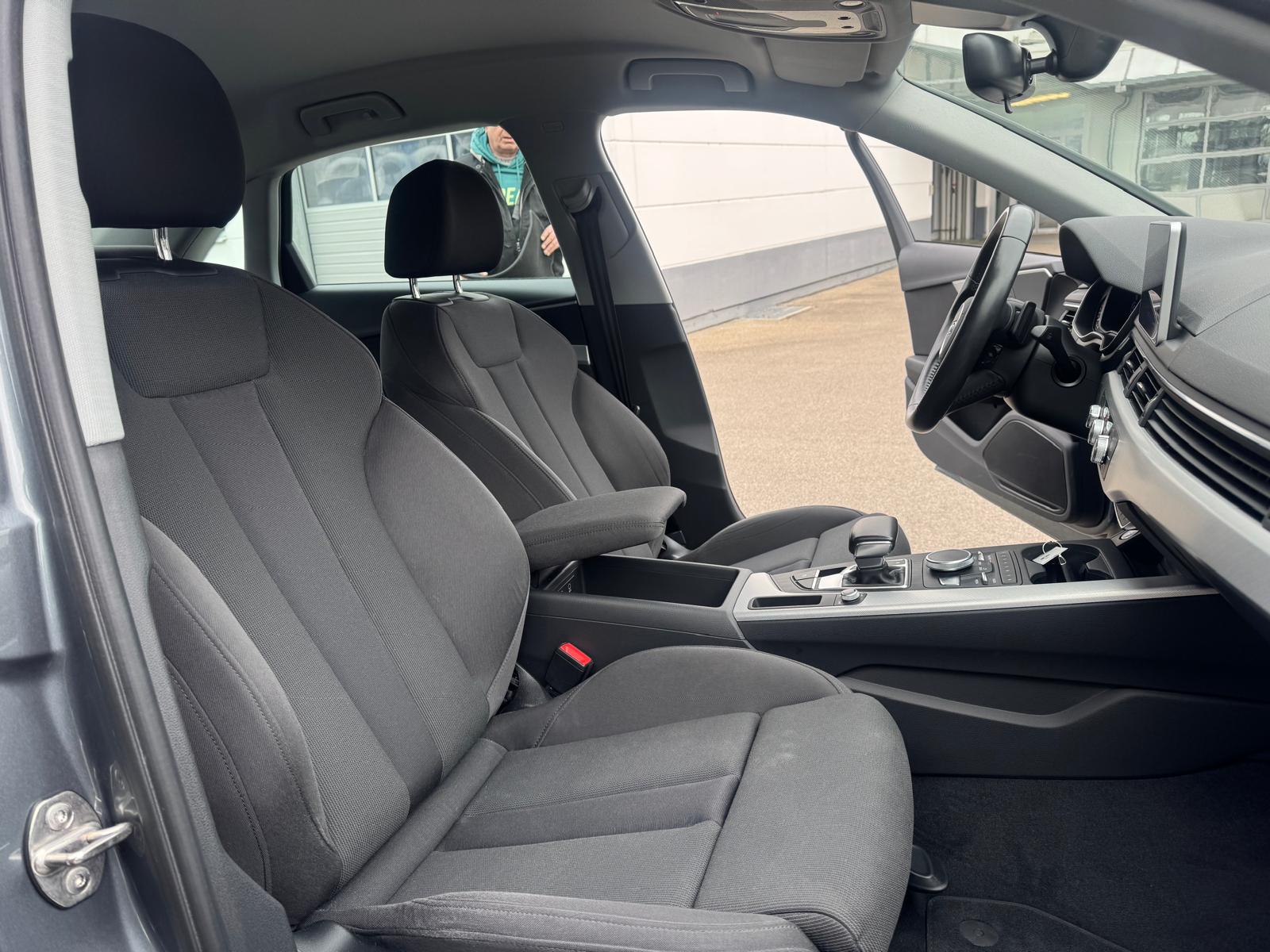 AUDI A4 Limousine 2.0 TFSI Sport S-tronic-image-12