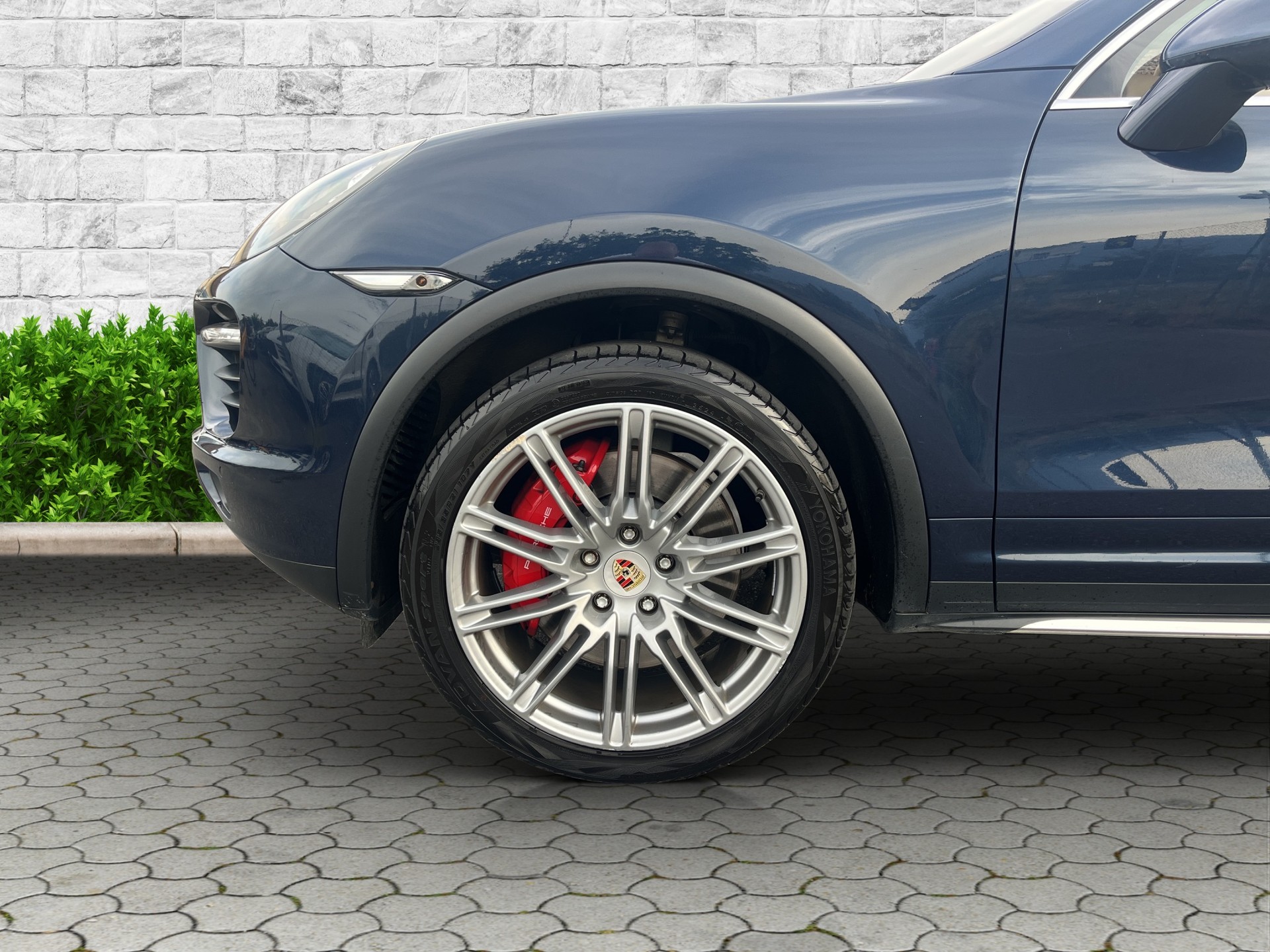 PORSCHE Cayenne Turbo-image-8