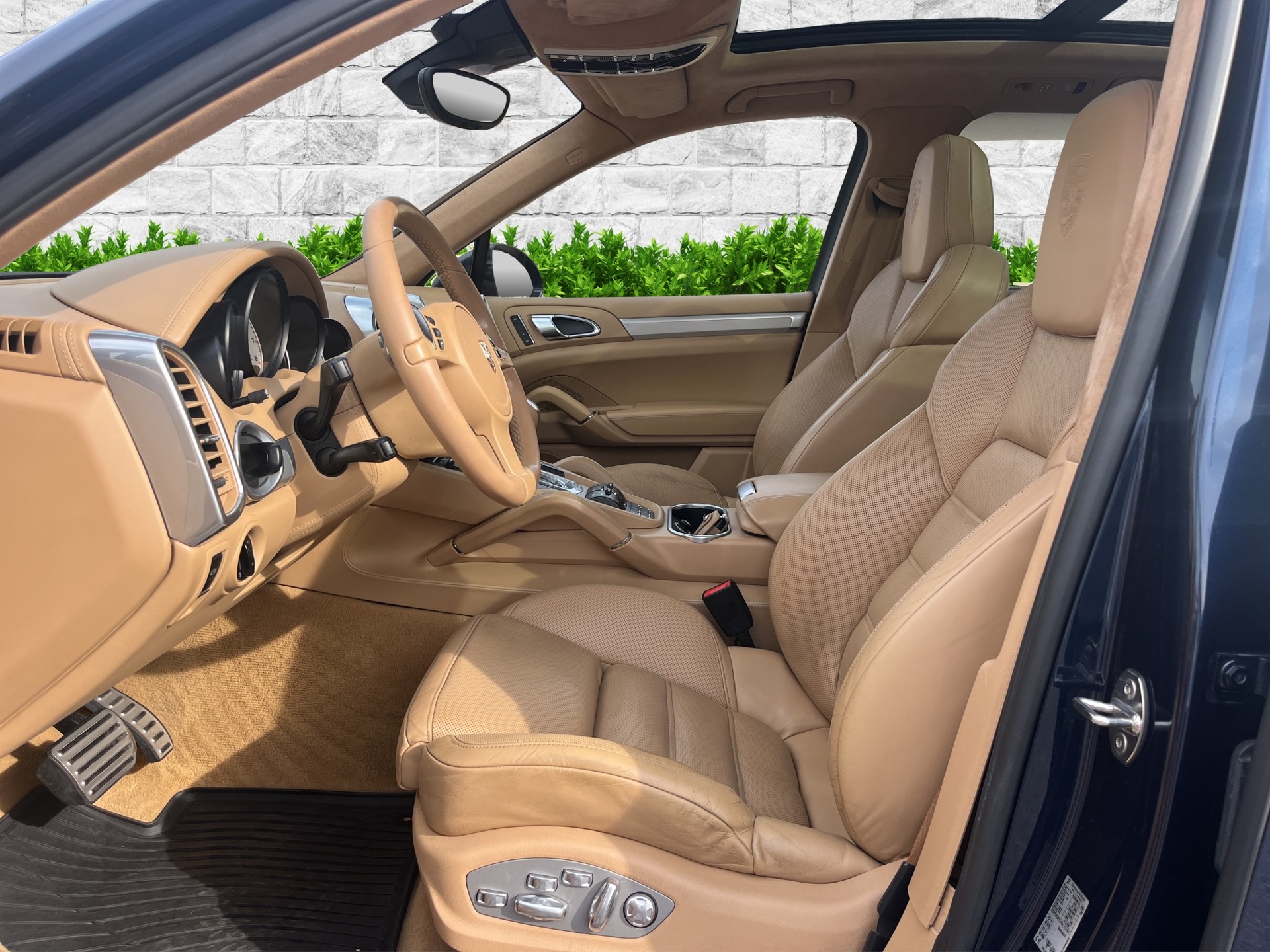 PORSCHE Cayenne Turbo-image-14