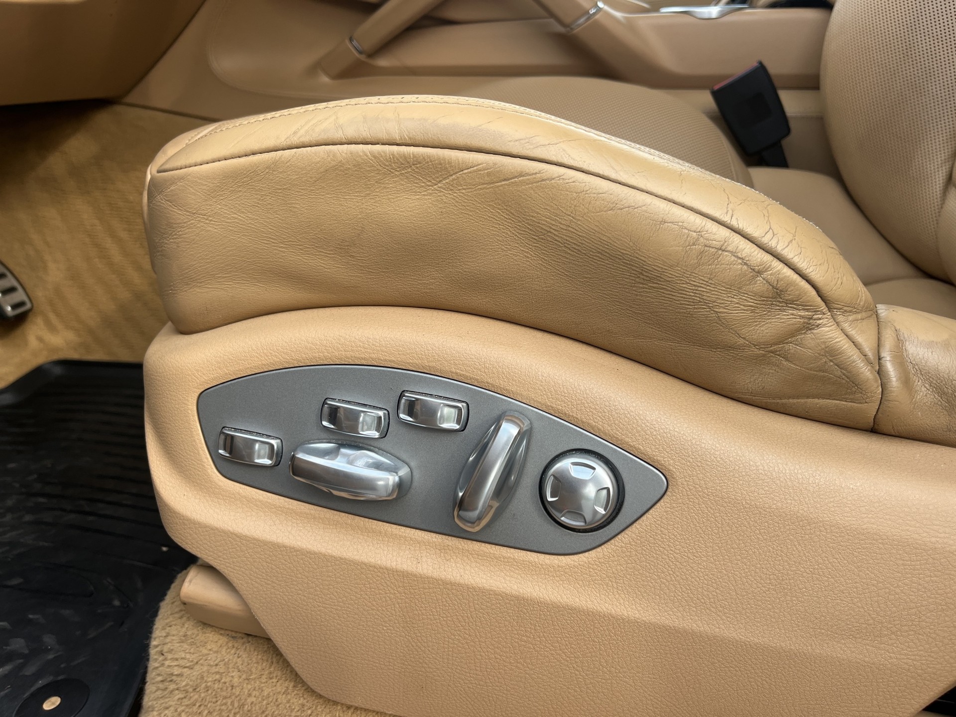 PORSCHE Cayenne Turbo-image-17