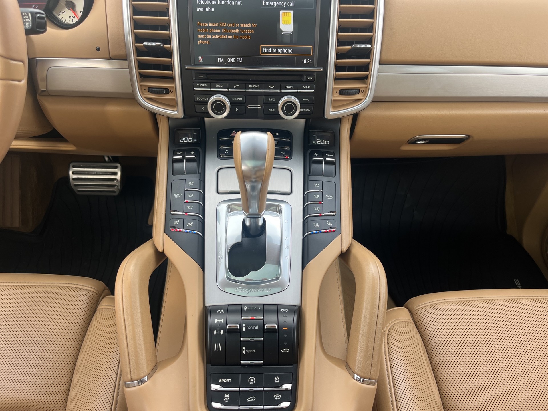 PORSCHE Cayenne Turbo-image-12
