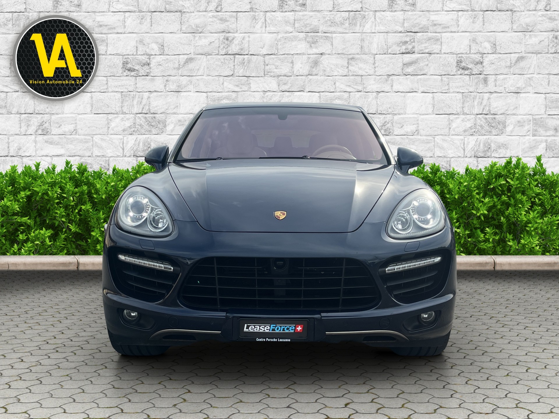 PORSCHE Cayenne Turbo-showroom-element-2