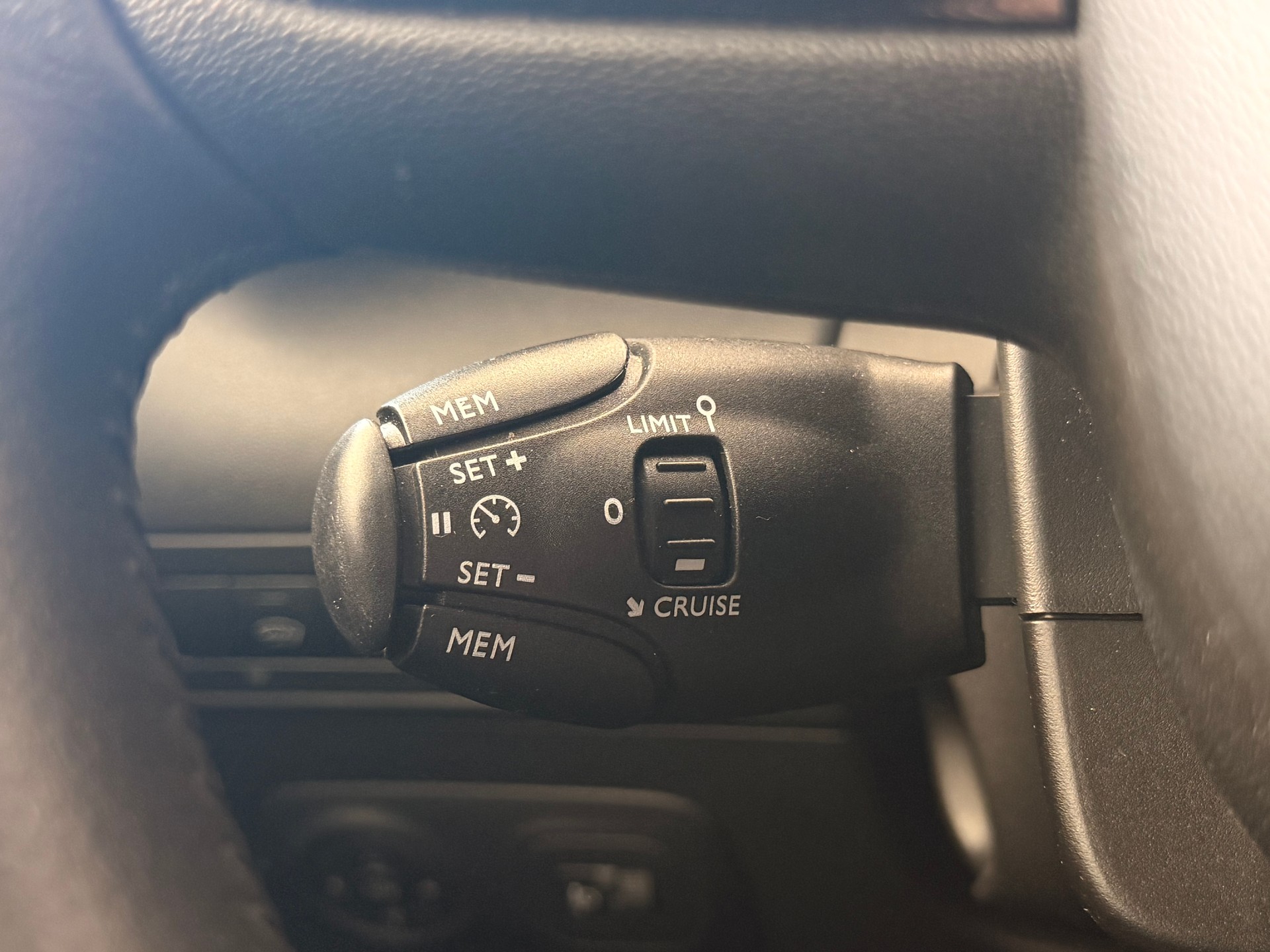 CITROEN C3 Aircross 1.2i PureTech Rip Curl EAT-image-30