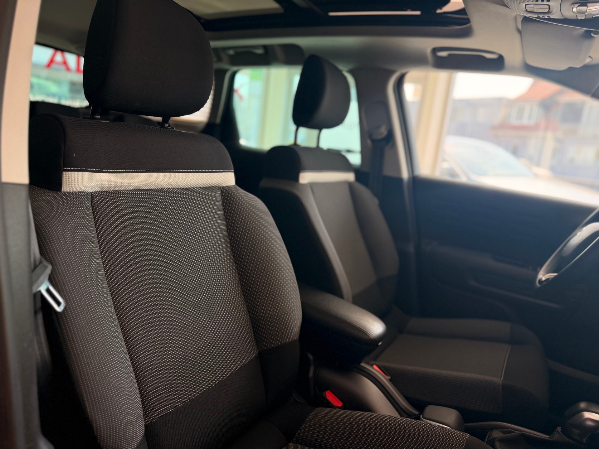 CITROEN C3 Aircross 1.2i PureTech Rip Curl EAT-image-24