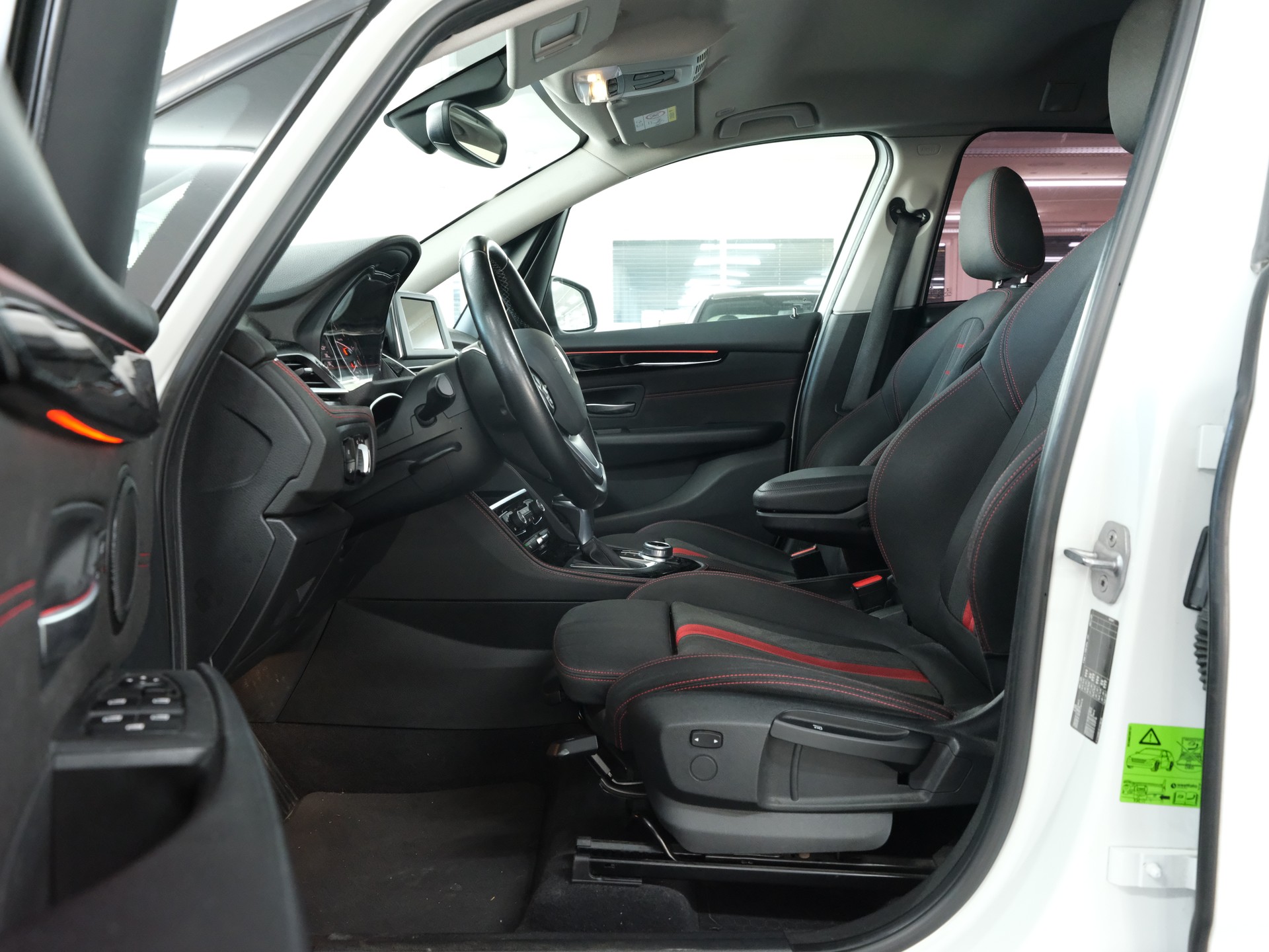 BMW 218d Active Tourer Steptronic *PDC Vorne & Hinten* *Sitzheizung*-image-16