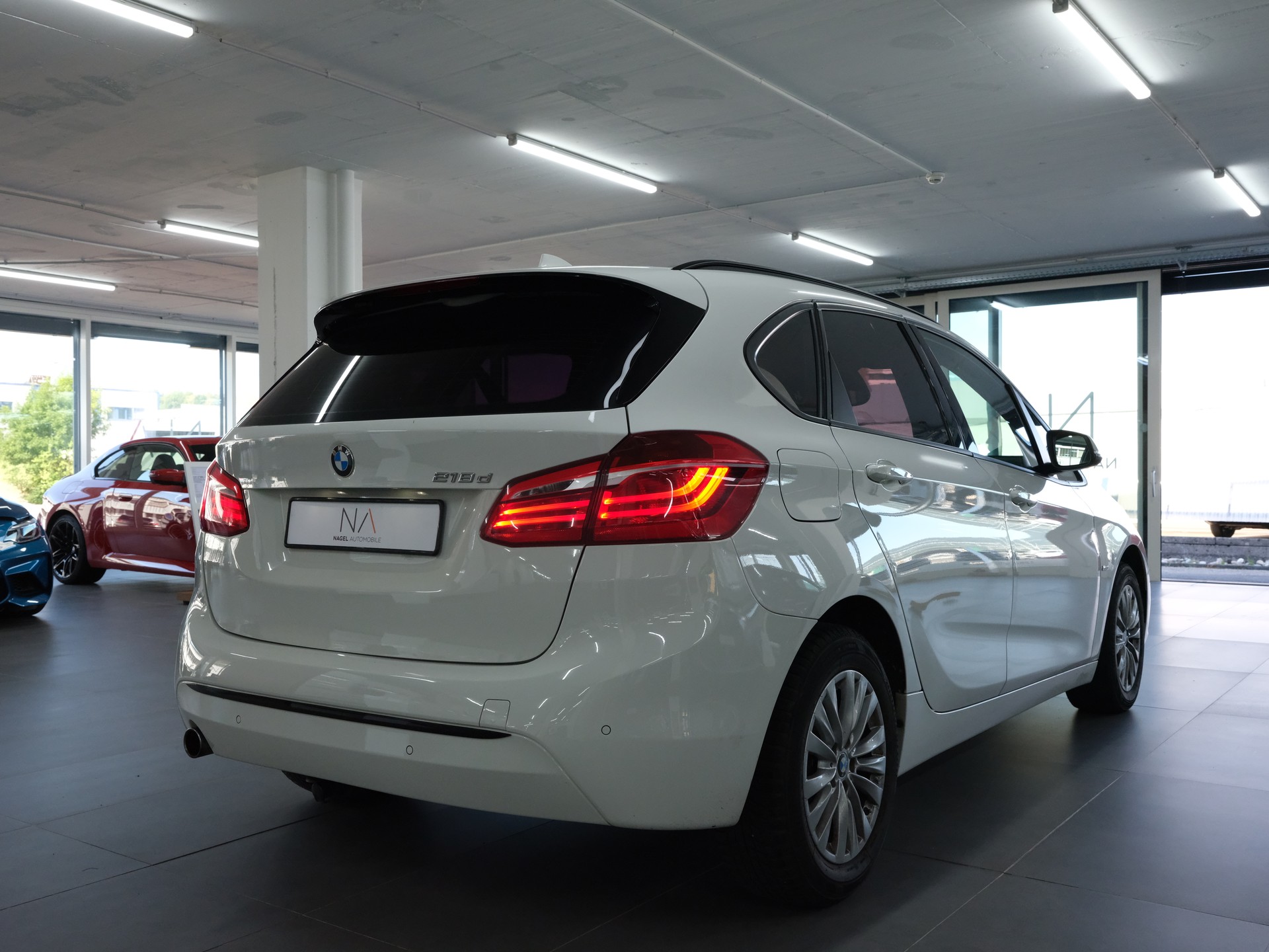 BMW 218d Active Tourer Steptronic *PDC Vorne & Hinten* *Sitzheizung*-showroom-element-2