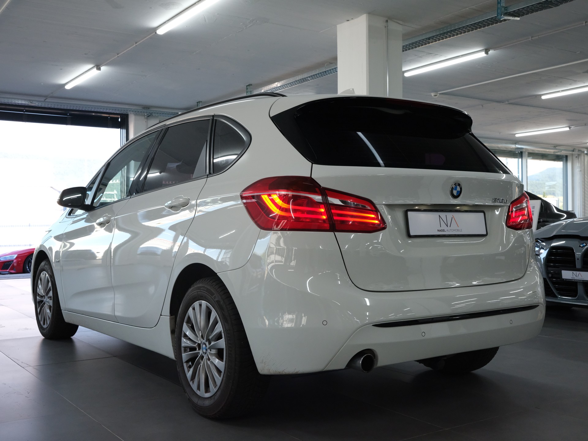 BMW 218d Active Tourer Steptronic *PDC Vorne & Hinten* *Sitzheizung*-image-5