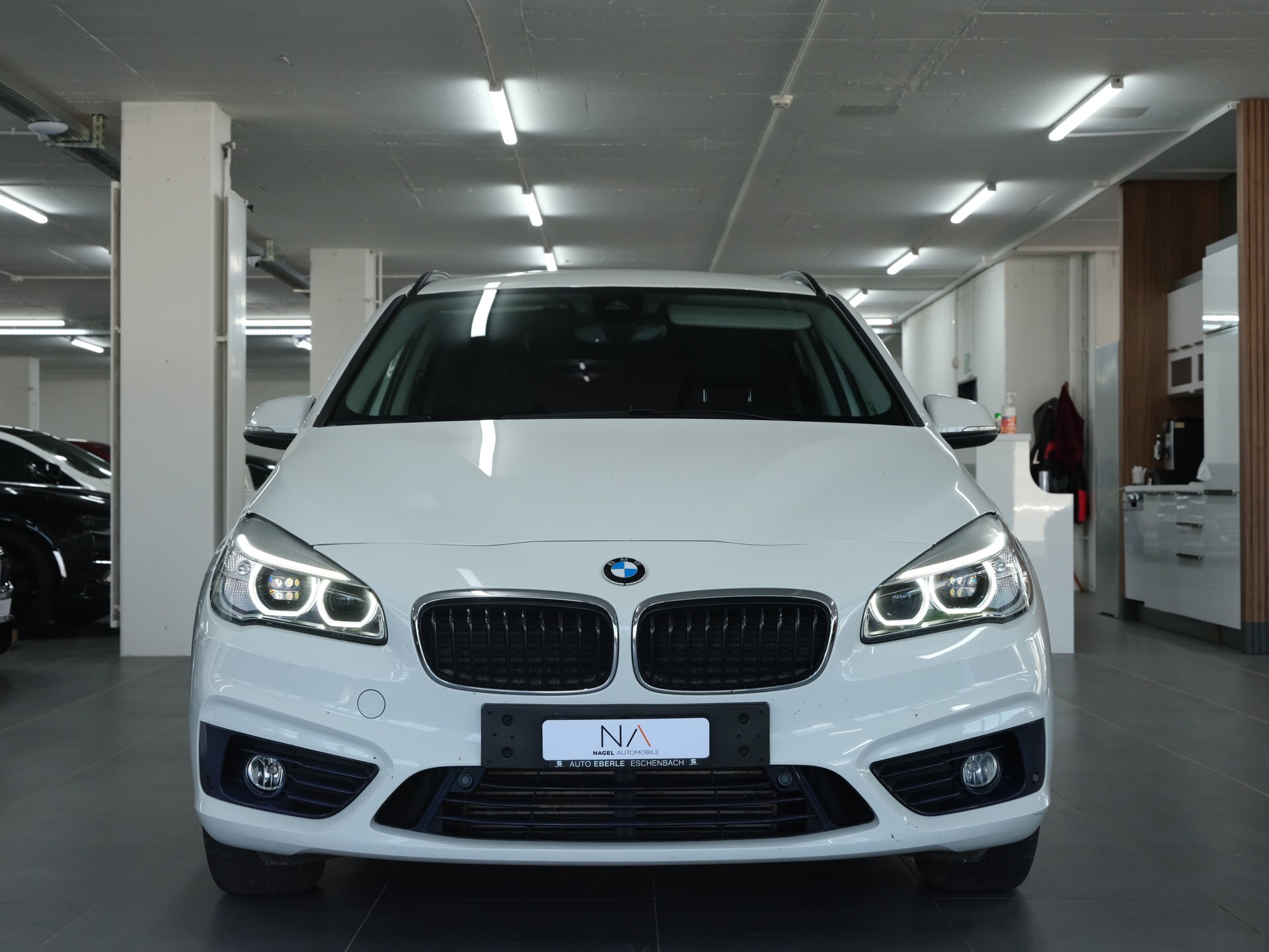 BMW 218d Active Tourer Steptronic *PDC Vorne & Hinten* *Sitzheizung*-image-8