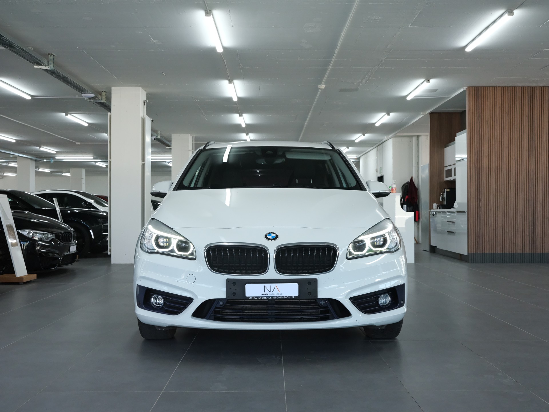 BMW 218d Active Tourer Steptronic *PDC Vorne & Hinten* *Sitzheizung*-image-9