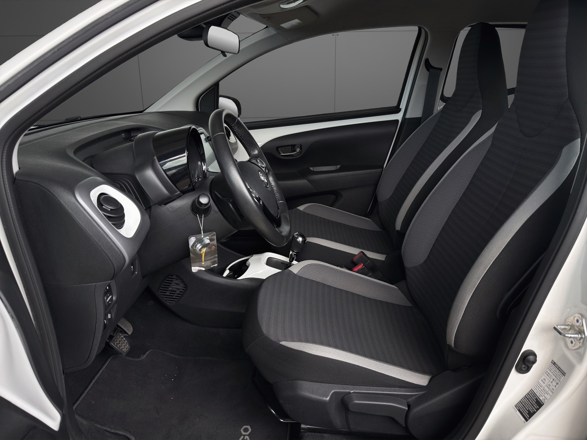 TOYOTA Aygo 1.0 VVT-i Trend X-shift-image-5