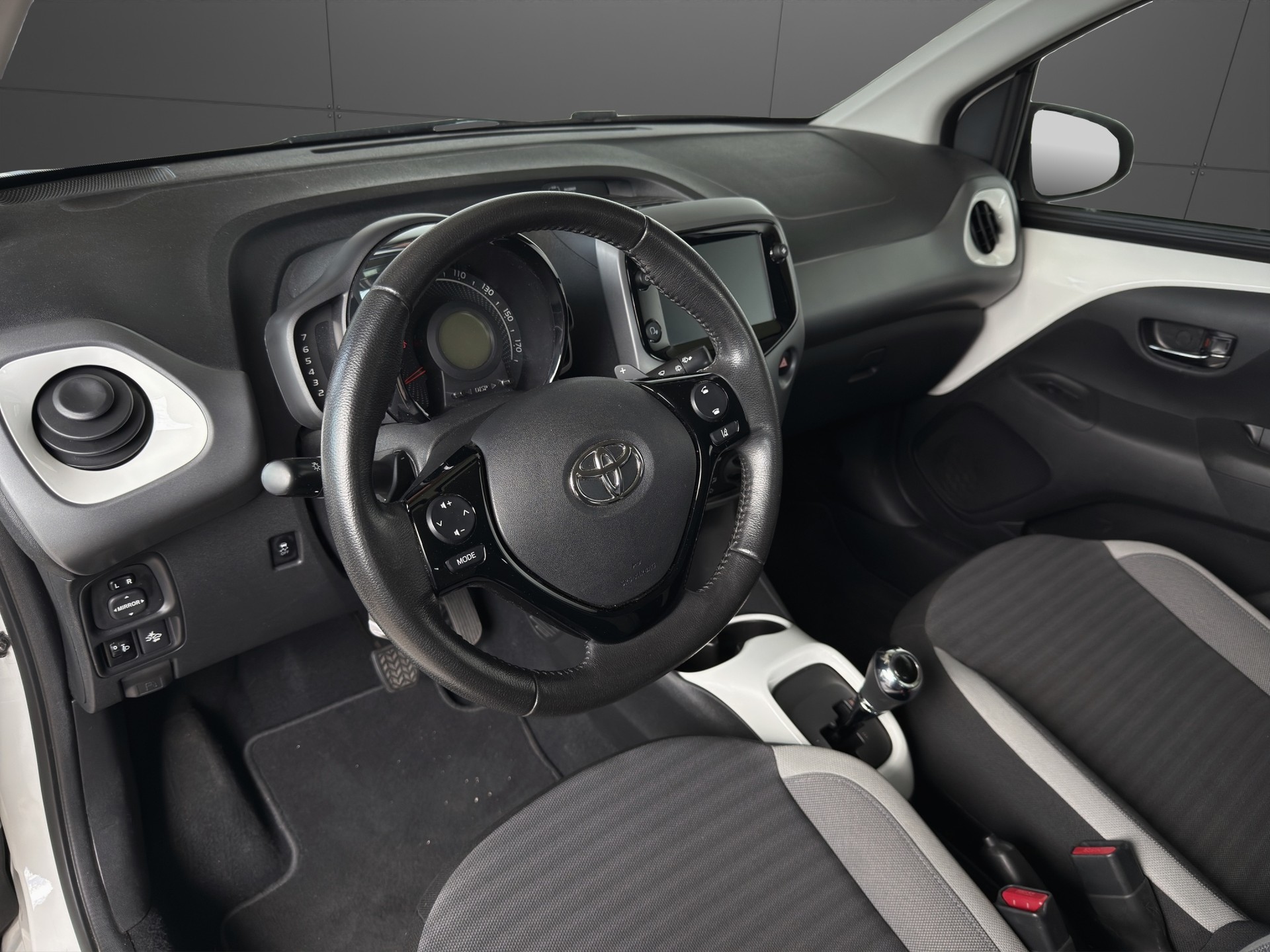 TOYOTA Aygo 1.0 VVT-i Trend X-shift-image-6
