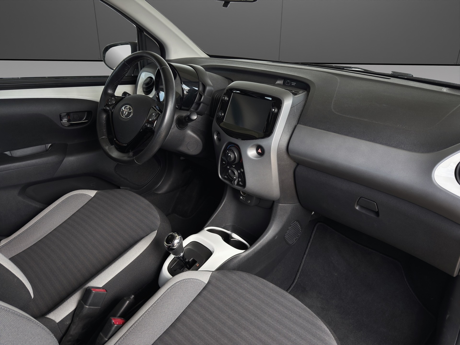 TOYOTA Aygo 1.0 VVT-i Trend X-shift-image-10