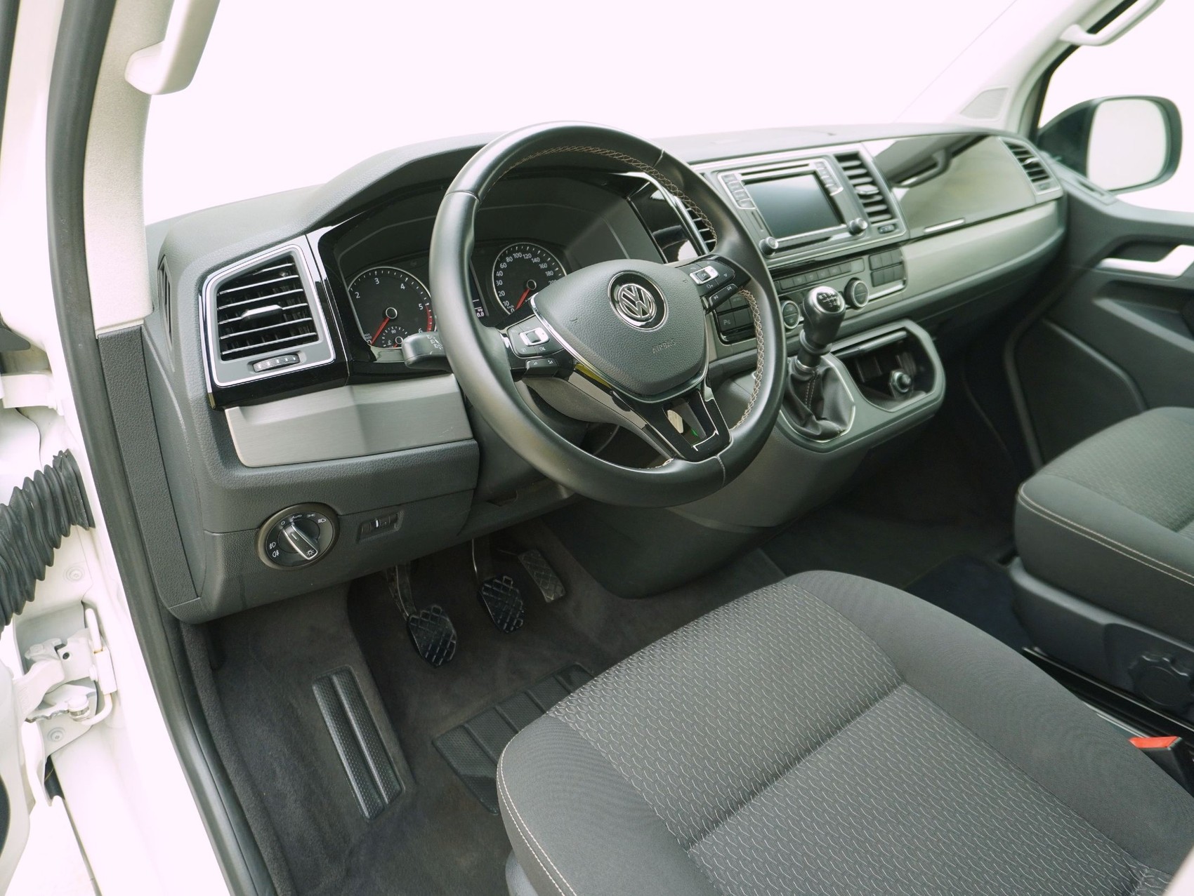 VW T6 California 3000 2.0 TDI Beach Edition 4Motion-image-11