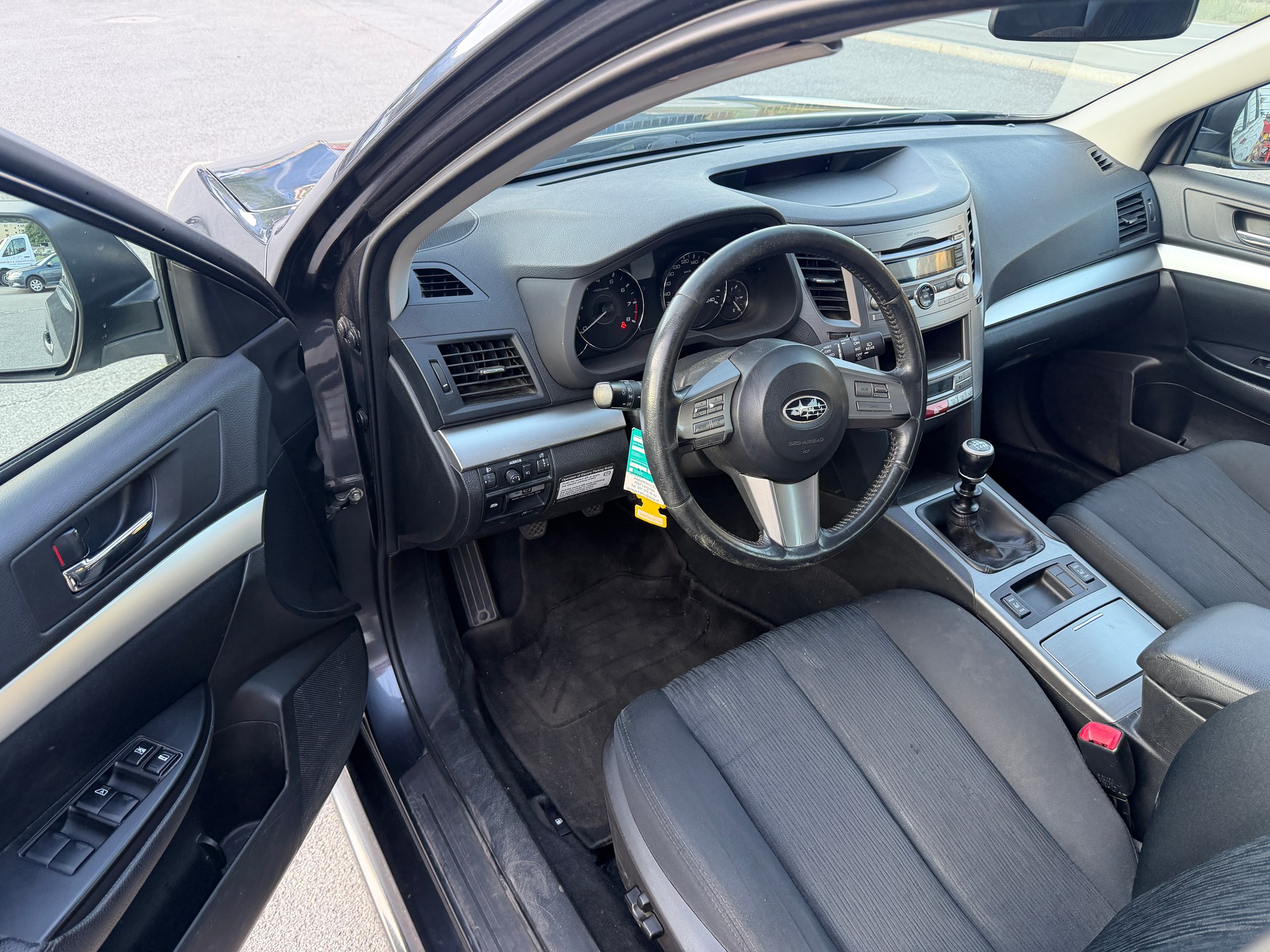 SUBARU Legacy 2.0i Swiss Special AWD-image-6