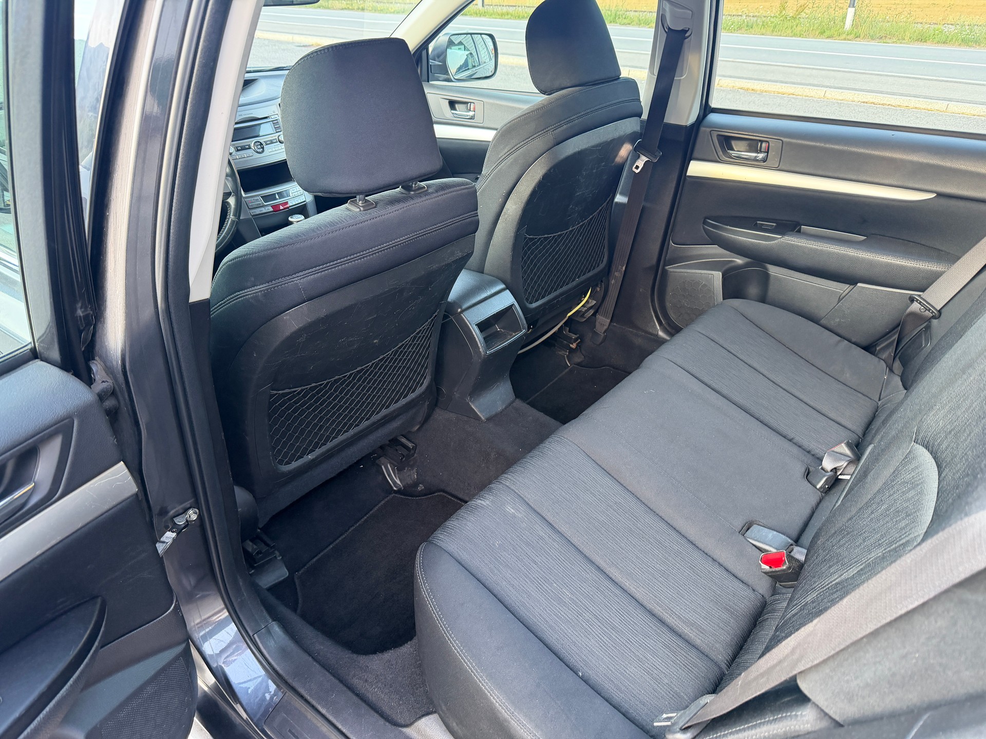 SUBARU Legacy 2.0i Swiss Special AWD-image-8