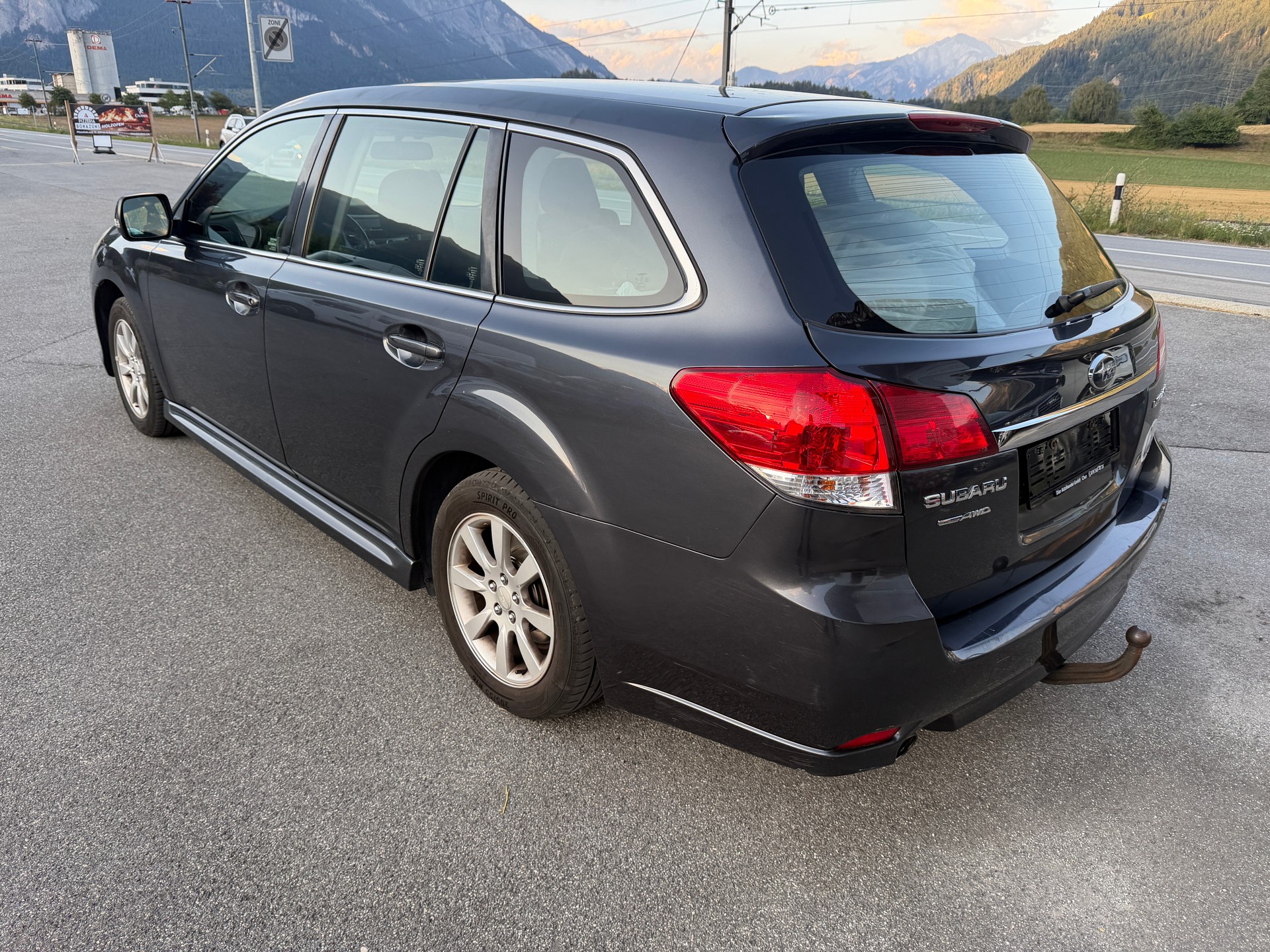 SUBARU Legacy 2.0i Swiss Special AWD-image-5