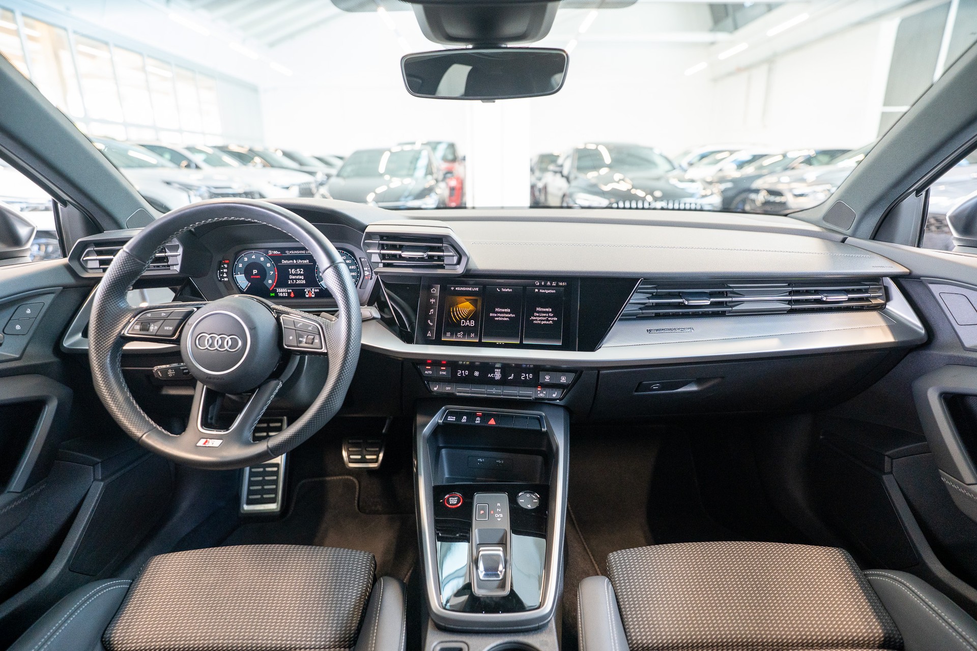 AUDI S3 Limousine 2.0 TFSI quattro S-Tronic / Sportsitze / Abstand-Tempomat / Virtual Cockpit-image-15