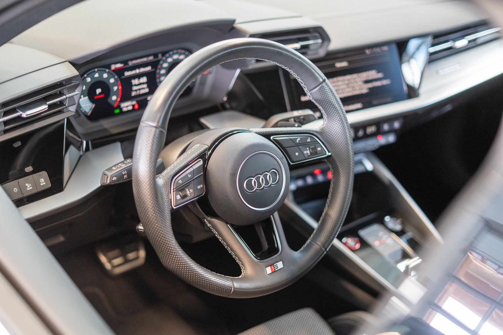 AUDI S3 Limousine 2.0 TFSI quattro S-Tronic / Sportsitze / Abstand-Tempomat / Virtual Cockpit-image-7