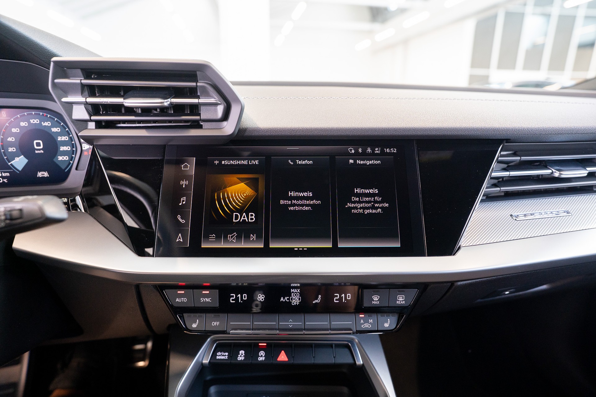 AUDI S3 Limousine 2.0 TFSI quattro S-Tronic / Sportsitze / Abstand-Tempomat / Virtual Cockpit-image-18
