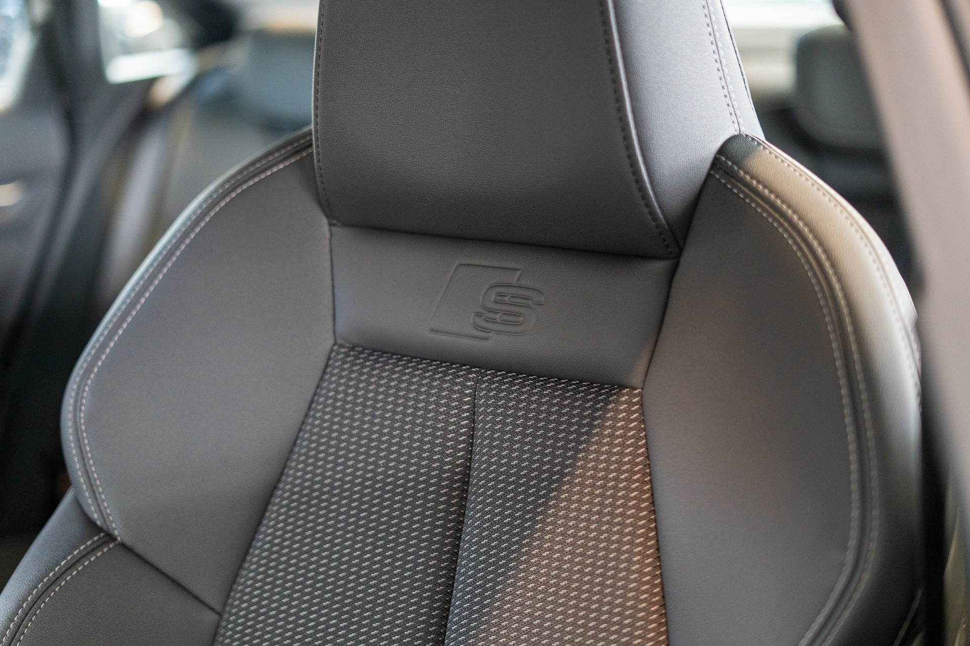 AUDI S3 Limousine 2.0 TFSI quattro S-Tronic / Sportsitze / Abstand-Tempomat / Virtual Cockpit-image-9