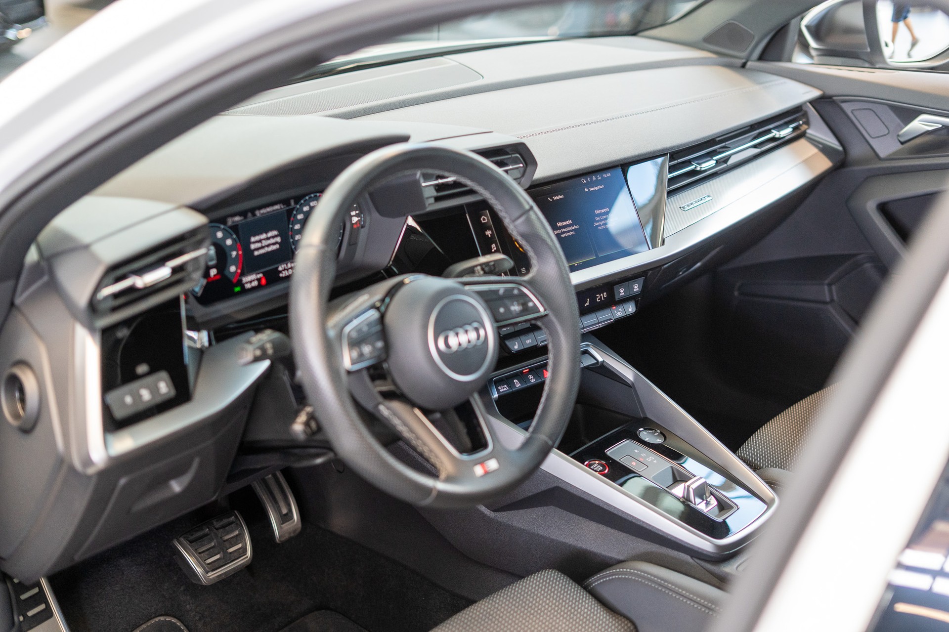 AUDI S3 Limousine 2.0 TFSI quattro S-Tronic / Sportsitze / Abstand-Tempomat / Virtual Cockpit-image-8