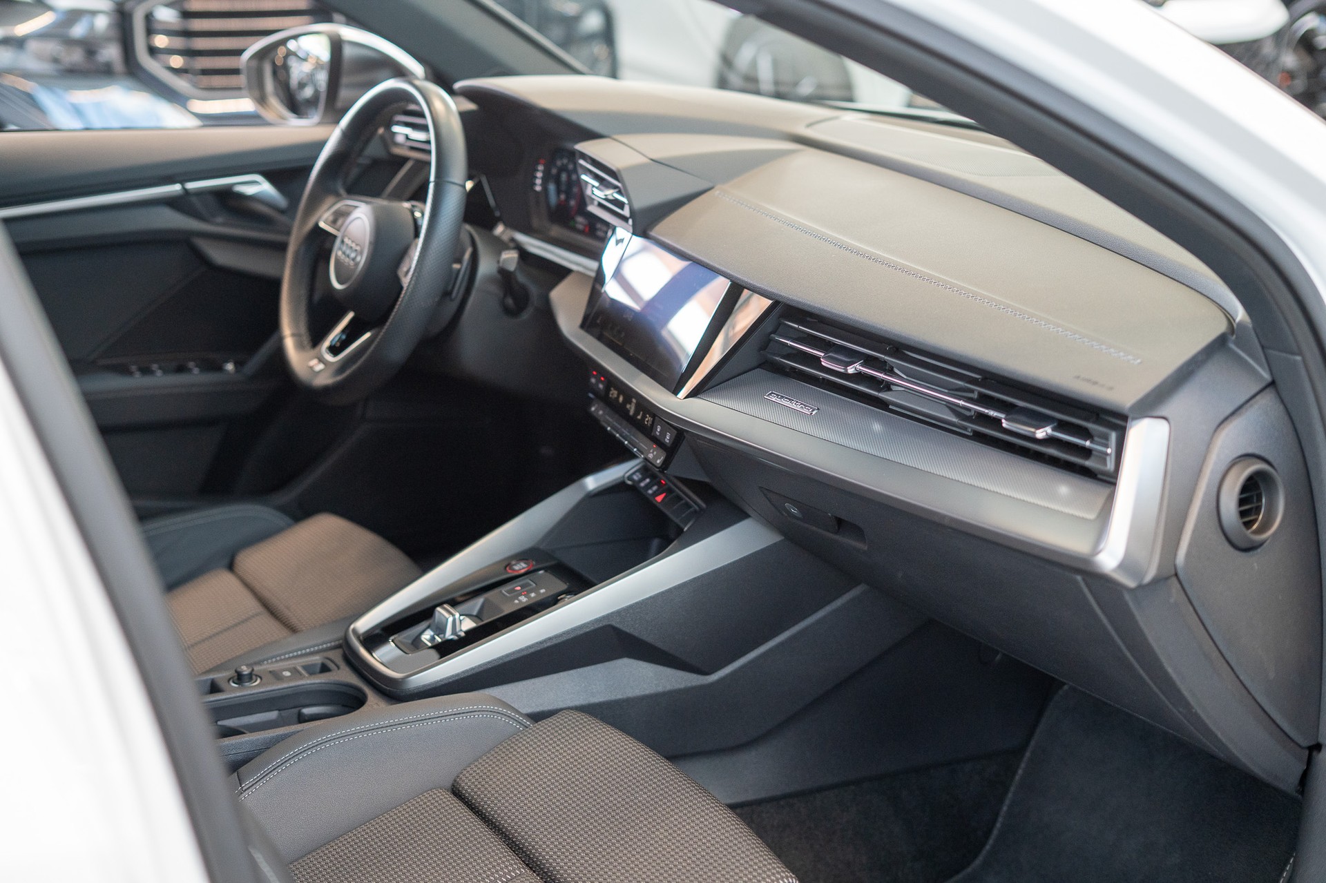 AUDI S3 Limousine 2.0 TFSI quattro S-Tronic / Sportsitze / Abstand-Tempomat / Virtual Cockpit-image-14