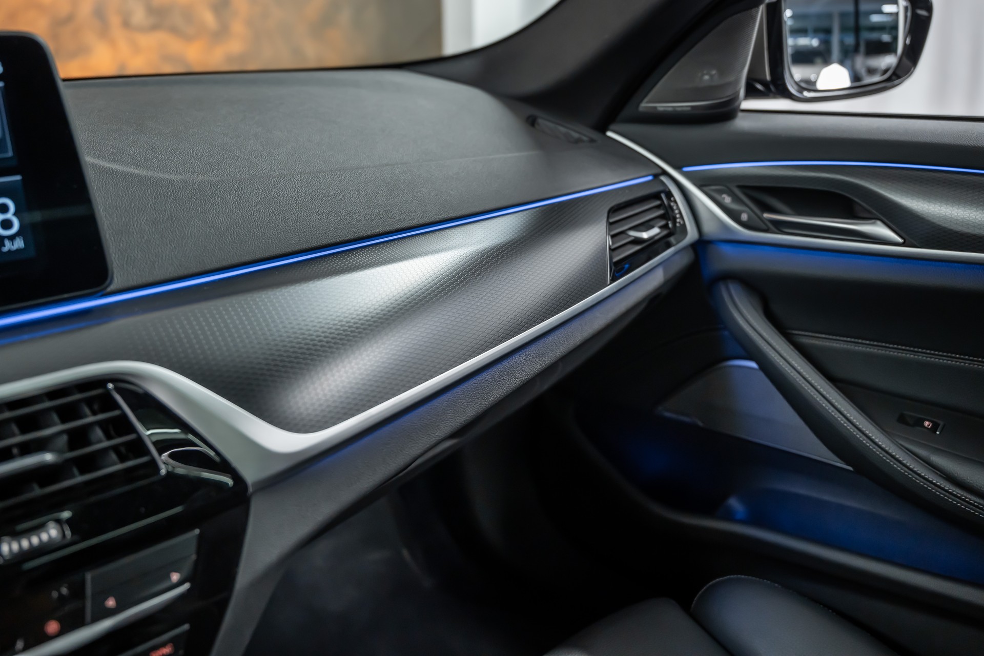 BMW M550i xDrive Steptronic *Panorama*Head-Up*Softclose*360°*-image-26