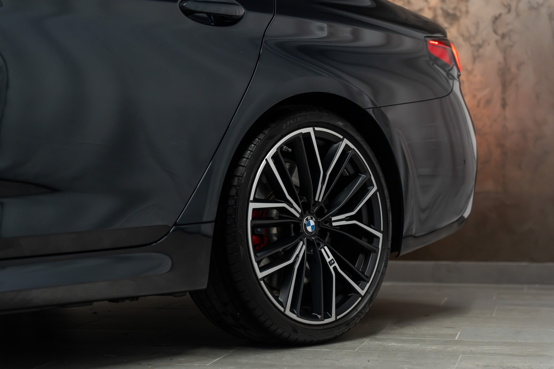 BMW M550i xDrive Steptronic *Panorama*Head-Up*Softclose*360°*-image-9