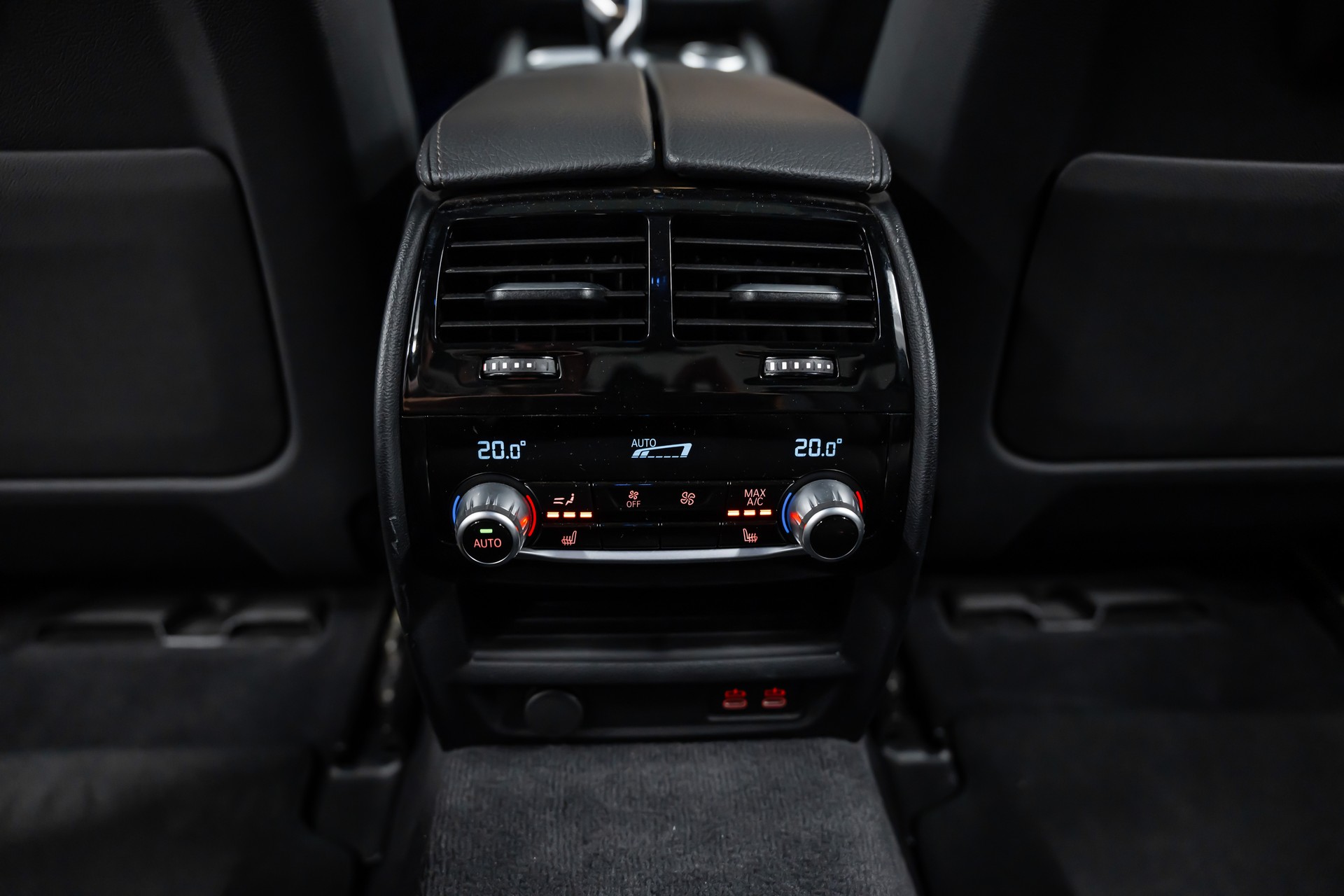 BMW M550i xDrive Steptronic *Panorama*Head-Up*Softclose*360°*-image-16
