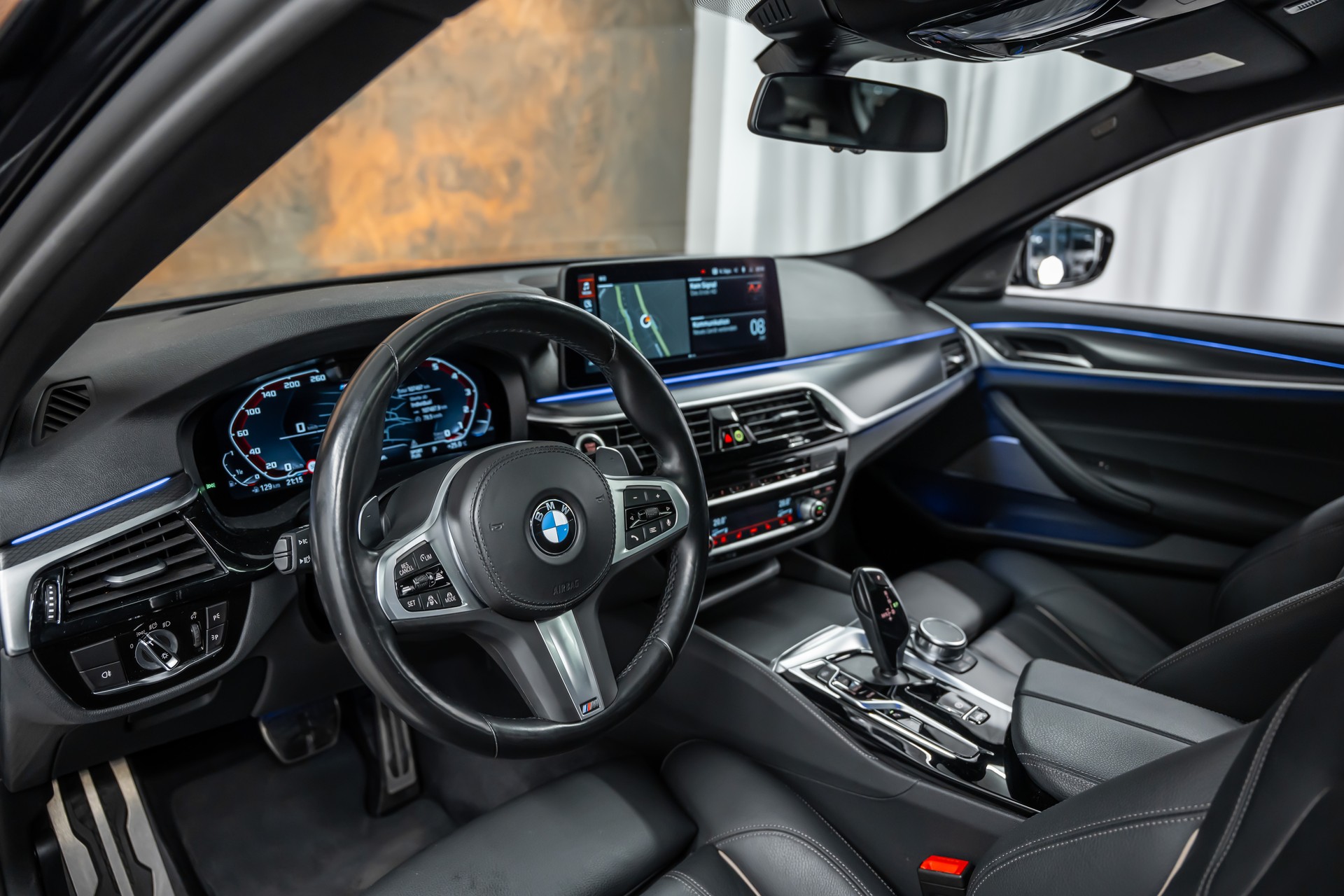 BMW M550i xDrive Steptronic *Panorama*Head-Up*Softclose*360°*-image-11