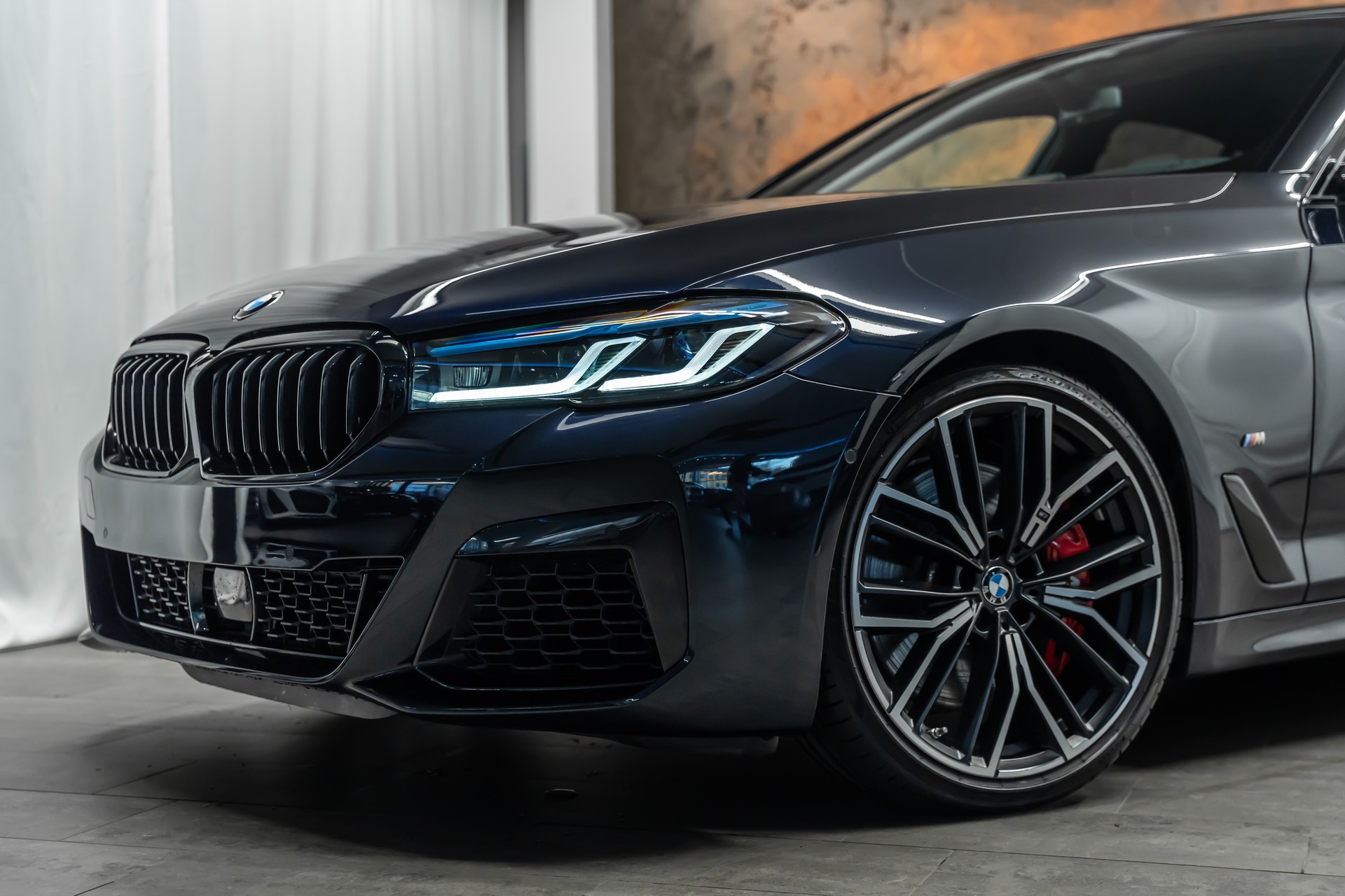 BMW M550i xDrive Steptronic *Panorama*Head-Up*Softclose*360°*-image-3