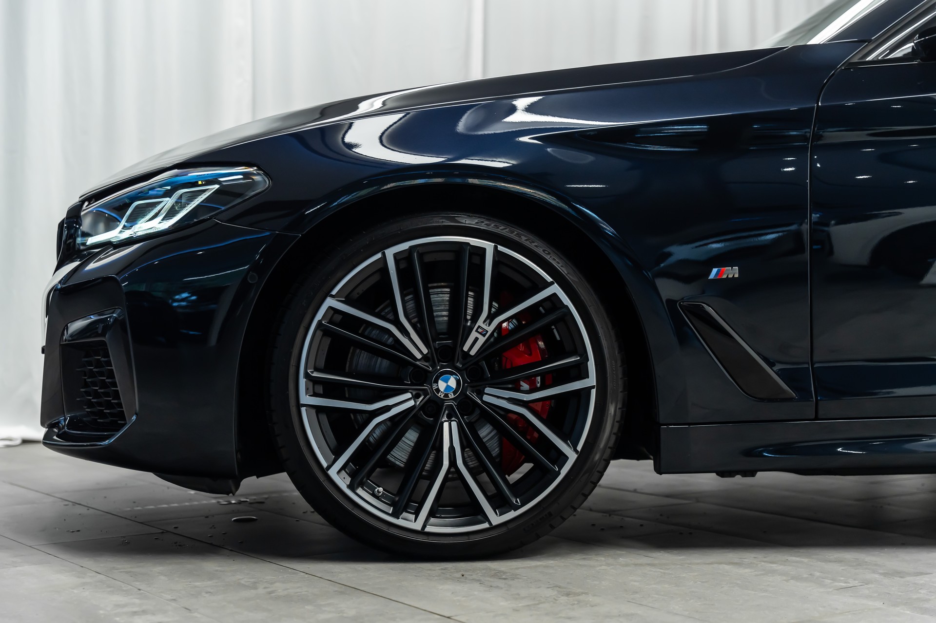BMW M550i xDrive Steptronic *Panorama*Head-Up*Softclose*360°*-image-5