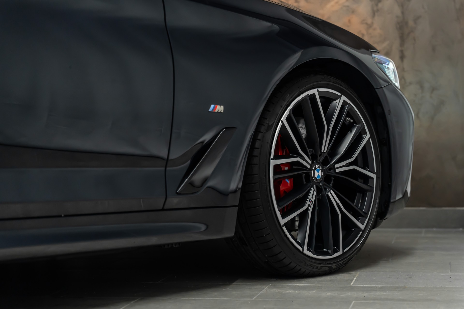 BMW M550i xDrive Steptronic *Panorama*Head-Up*Softclose*360°*-image-10