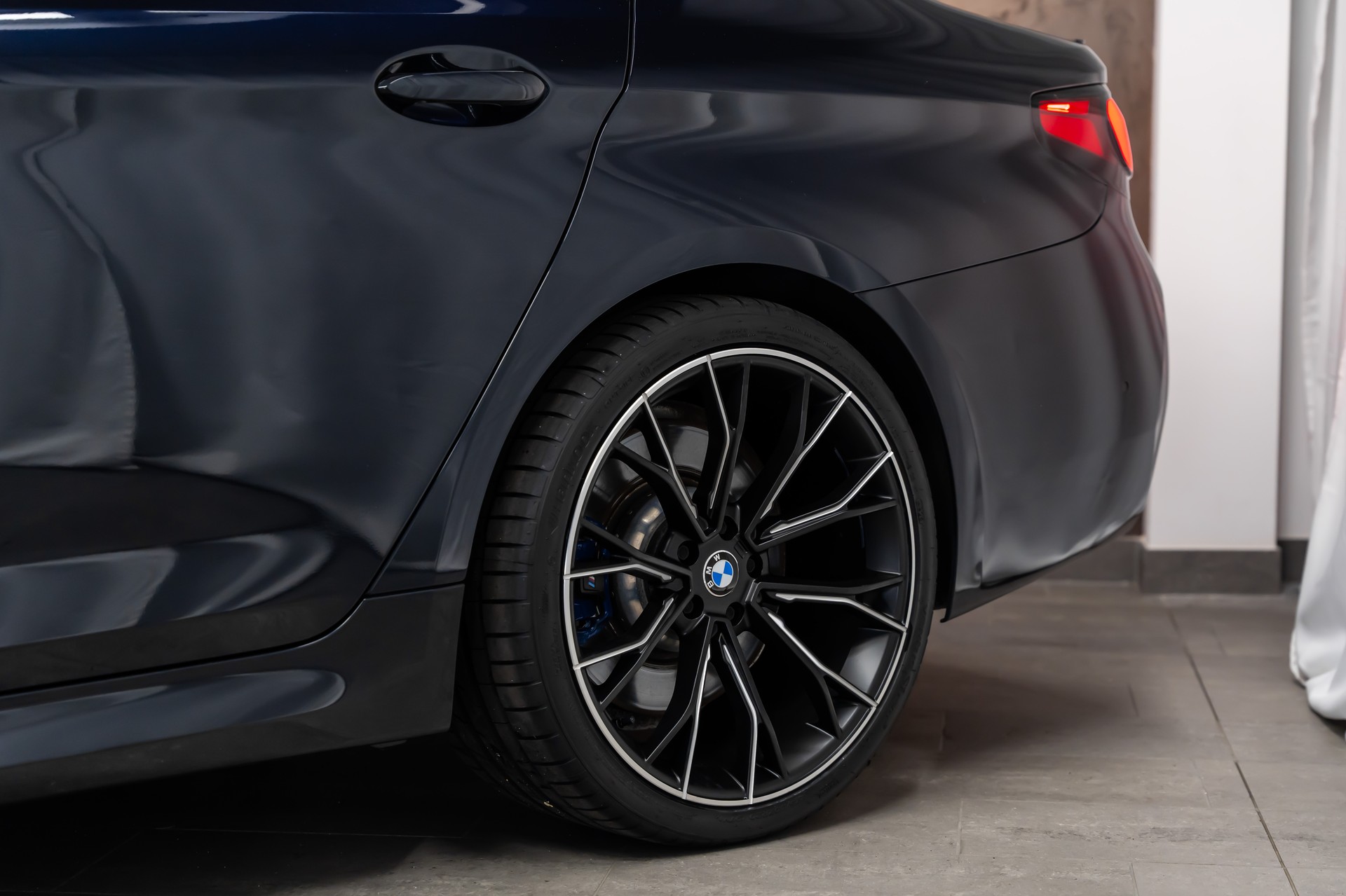 BMW M550i xDrive Steptronic *Panorama*Head-Up*Softclose*360°*-showroom-element-2