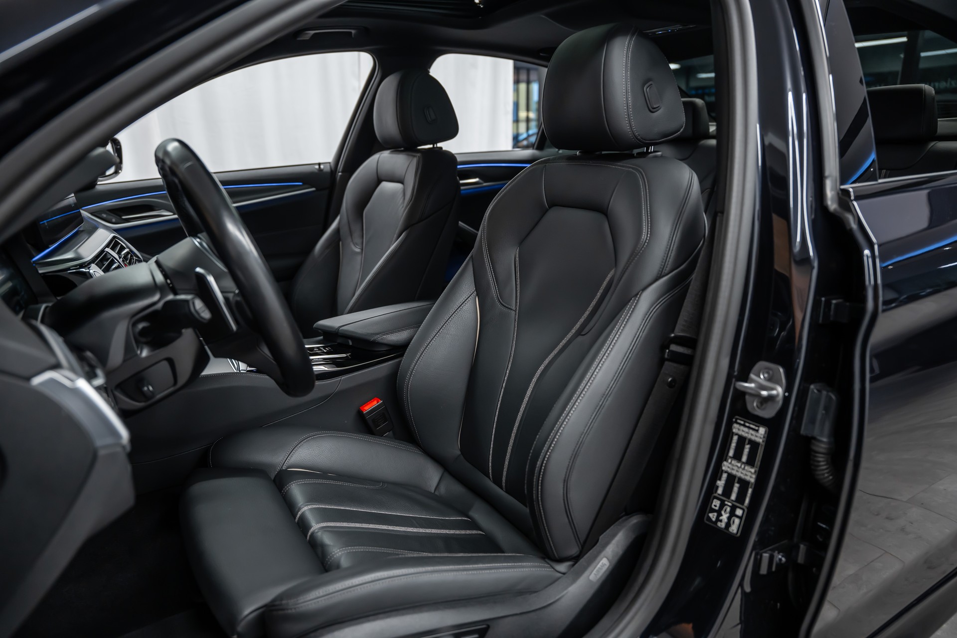 BMW M550i xDrive Steptronic *Panorama*Head-Up*Softclose*360°*-image-13