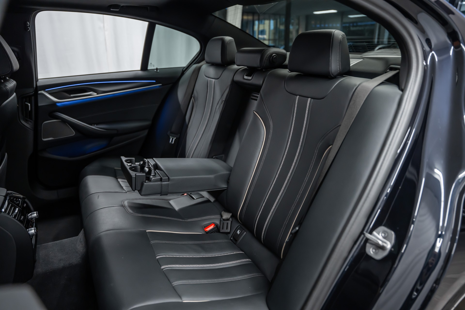 BMW M550i xDrive Steptronic *Panorama*Head-Up*Softclose*360°*-image-15