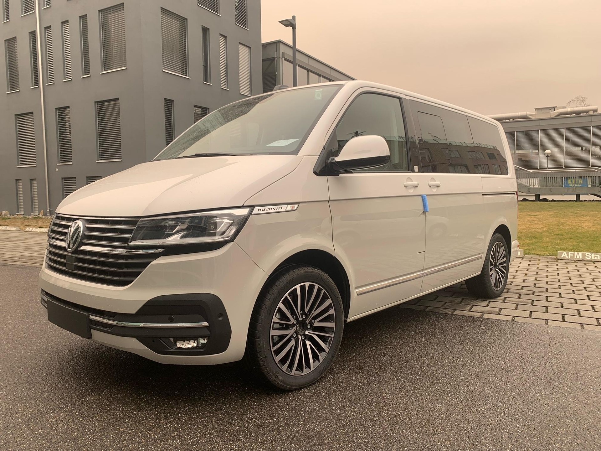 VW 2.0 TDI 204 Highline Liberty DSG 4m-image-2