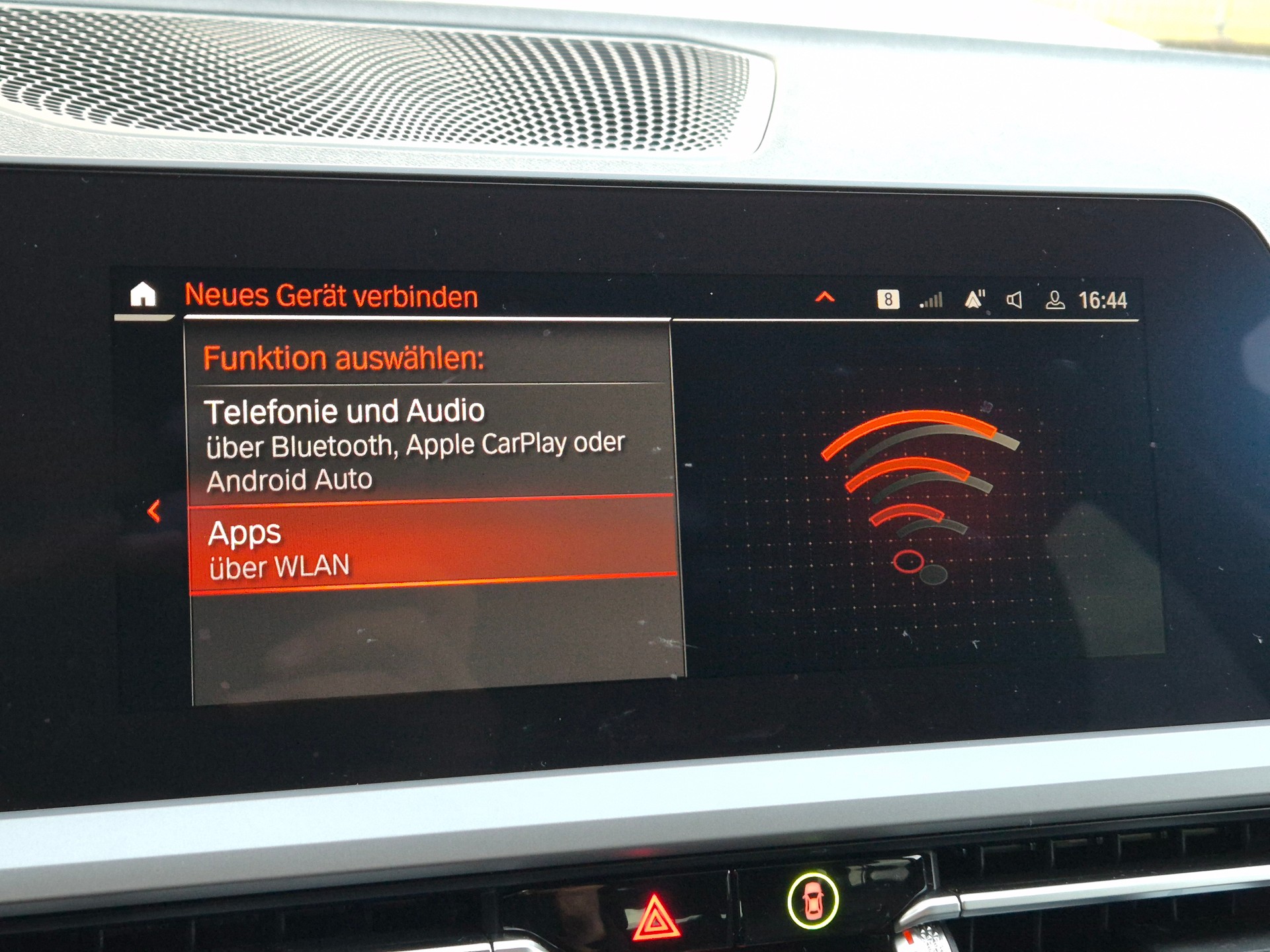 BMW 330e x DriveTouring Steptronic-image-18