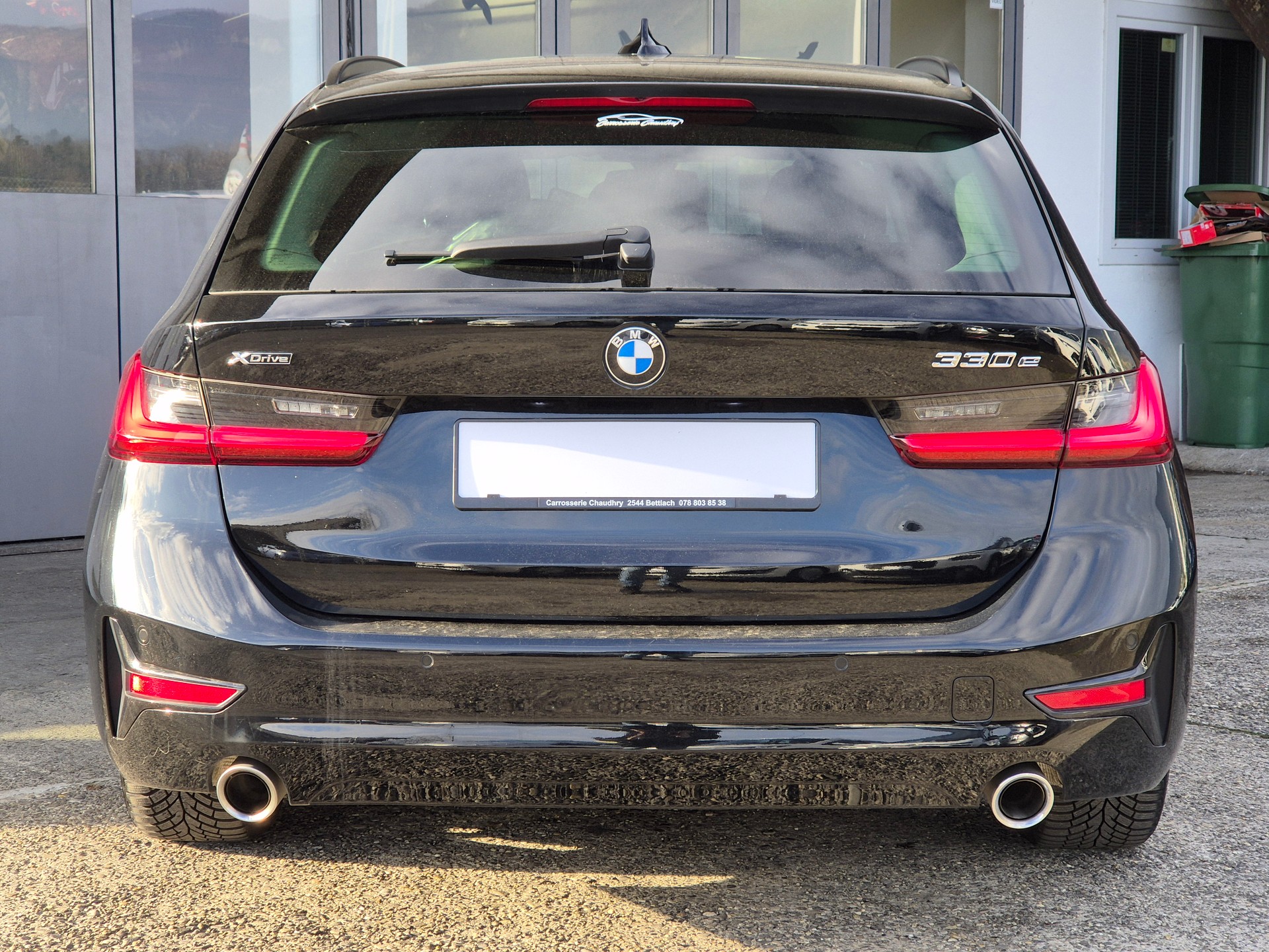 BMW 330e x DriveTouring Steptronic-image-7