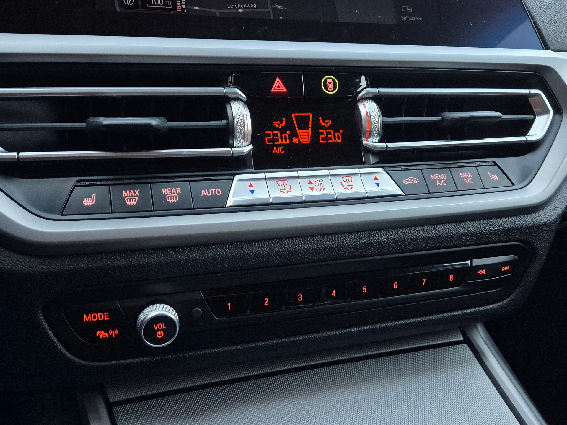 BMW 330e x DriveTouring Steptronic-image-26