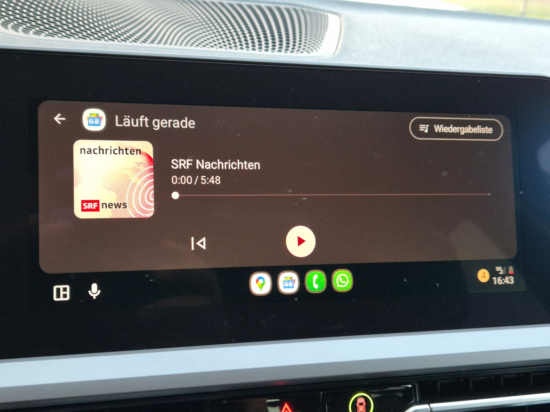 BMW 330e x DriveTouring Steptronic-image-17