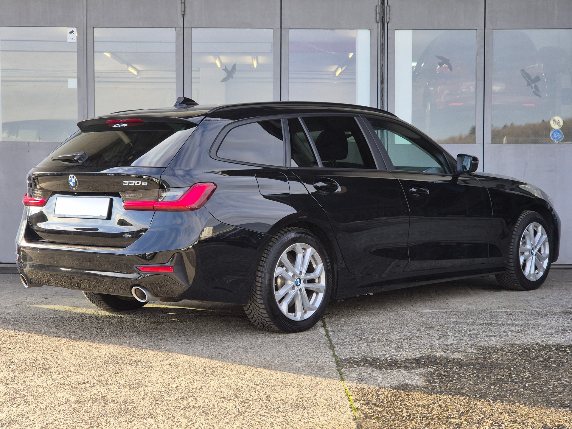 BMW 330e x DriveTouring Steptronic-image-6